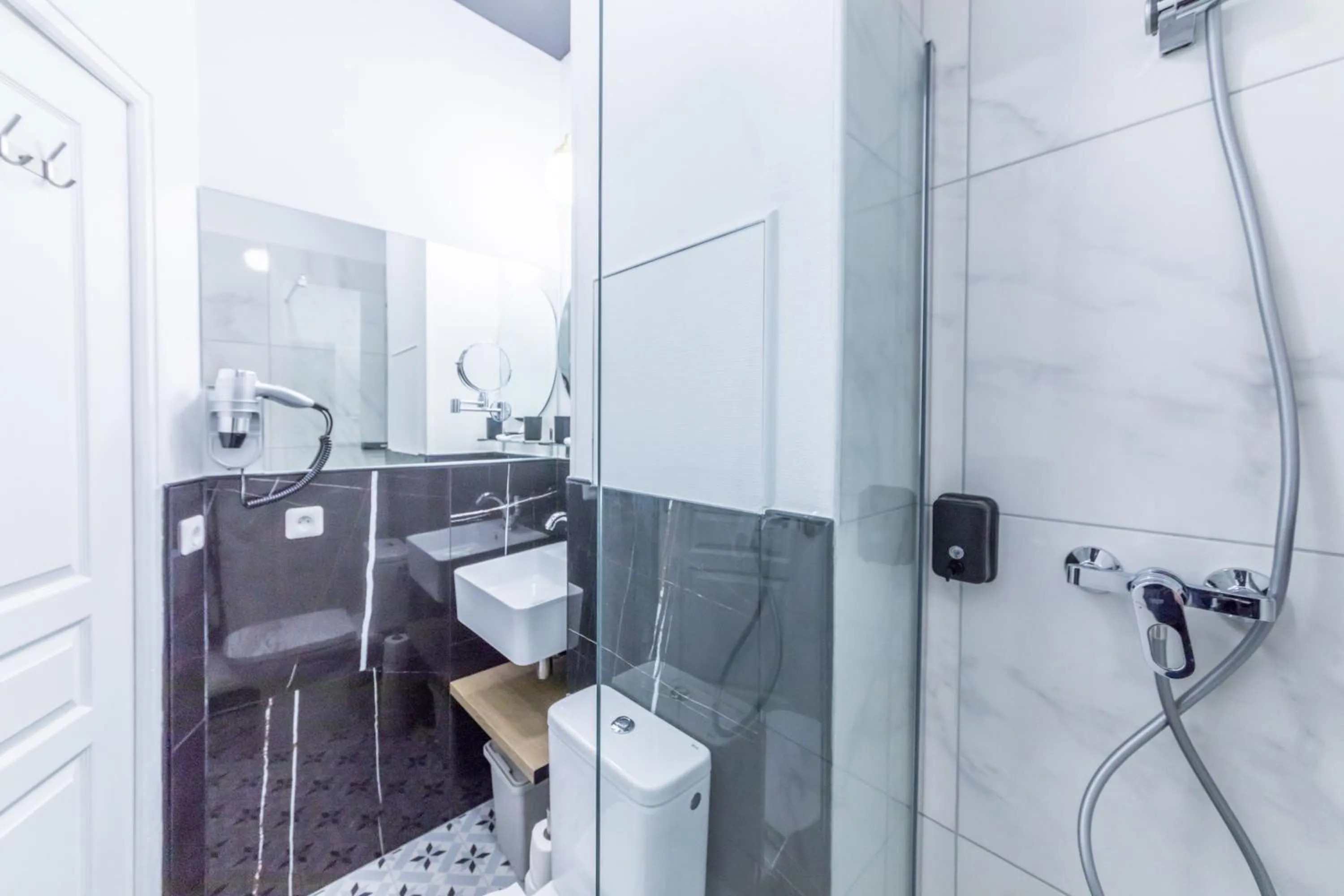 Bathroom in WS Champs-Elysées - Colomb