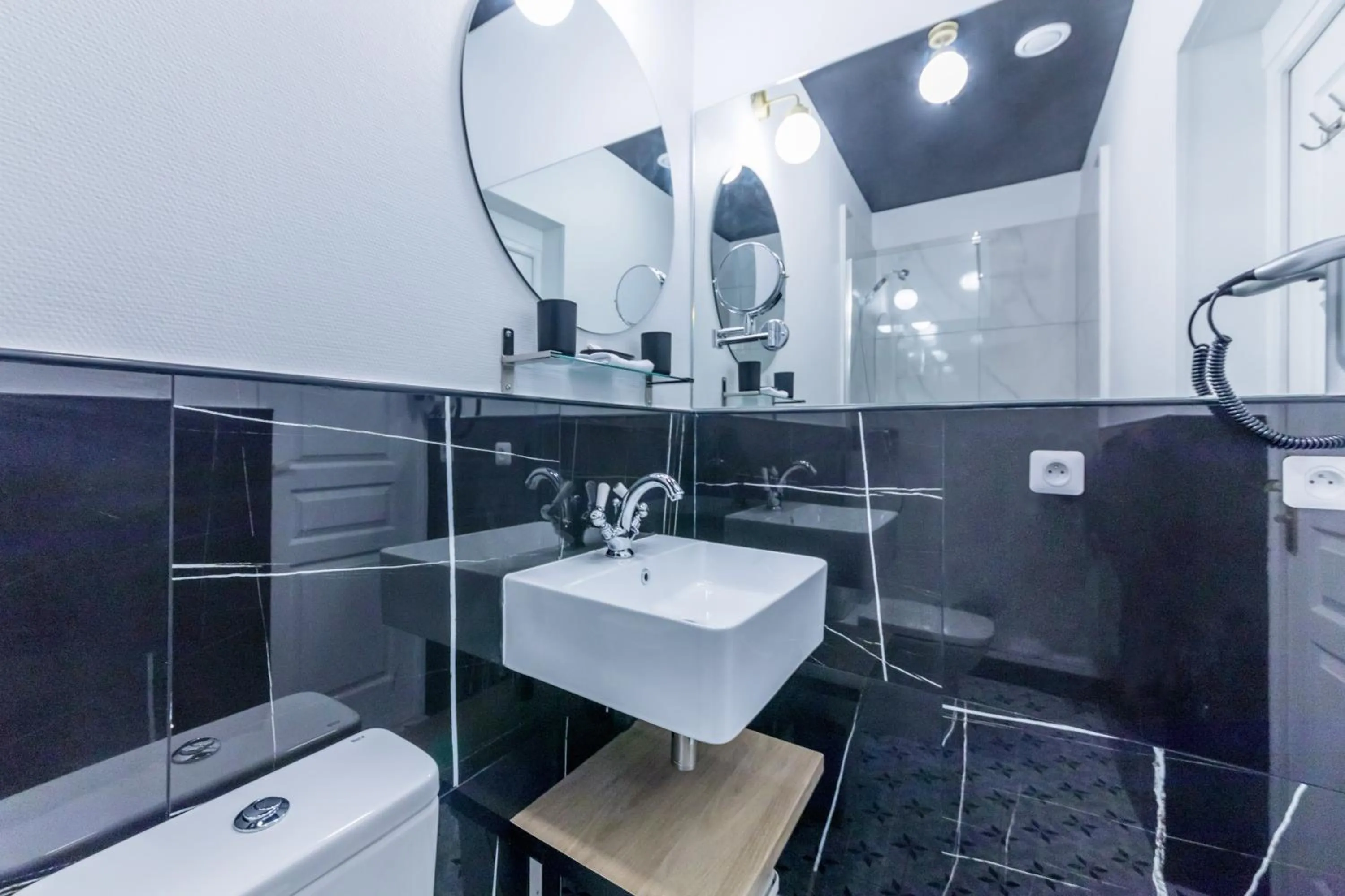 Bathroom in WS Champs-Elysées - Colomb