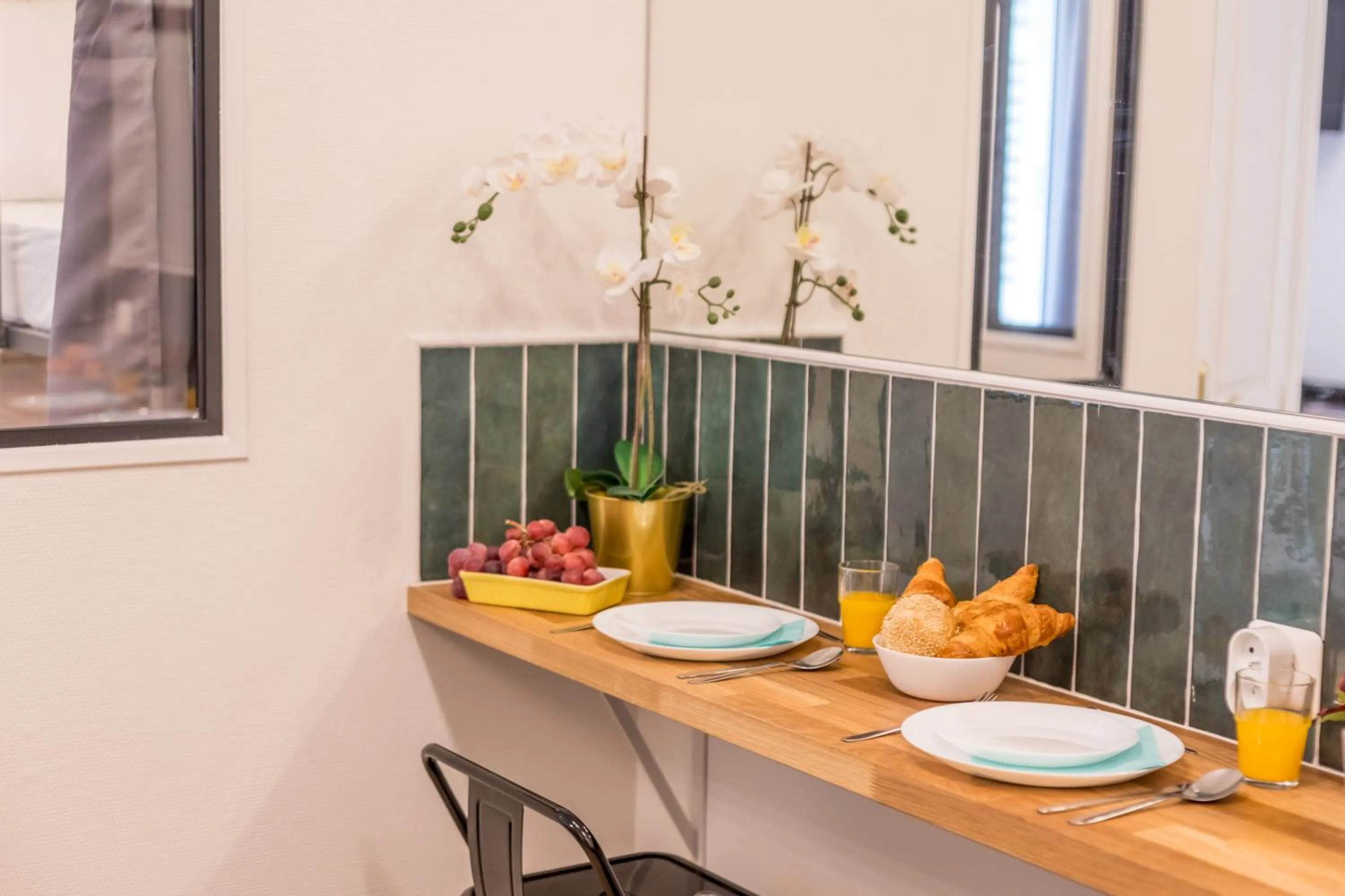 Dining area in WS Champs-Elysées - Colomb