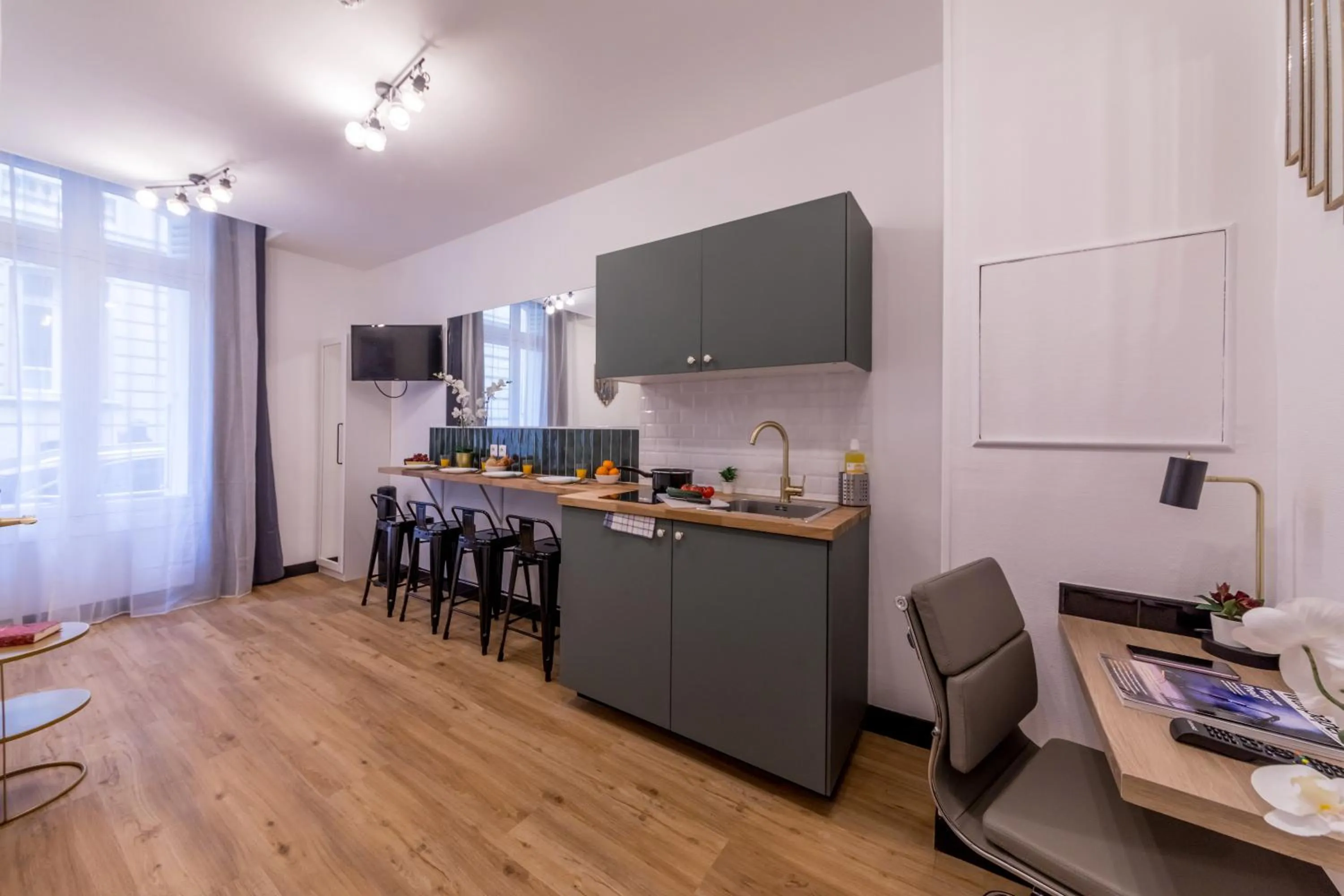 TV and multimedia in WS Champs-Elysées - Colomb