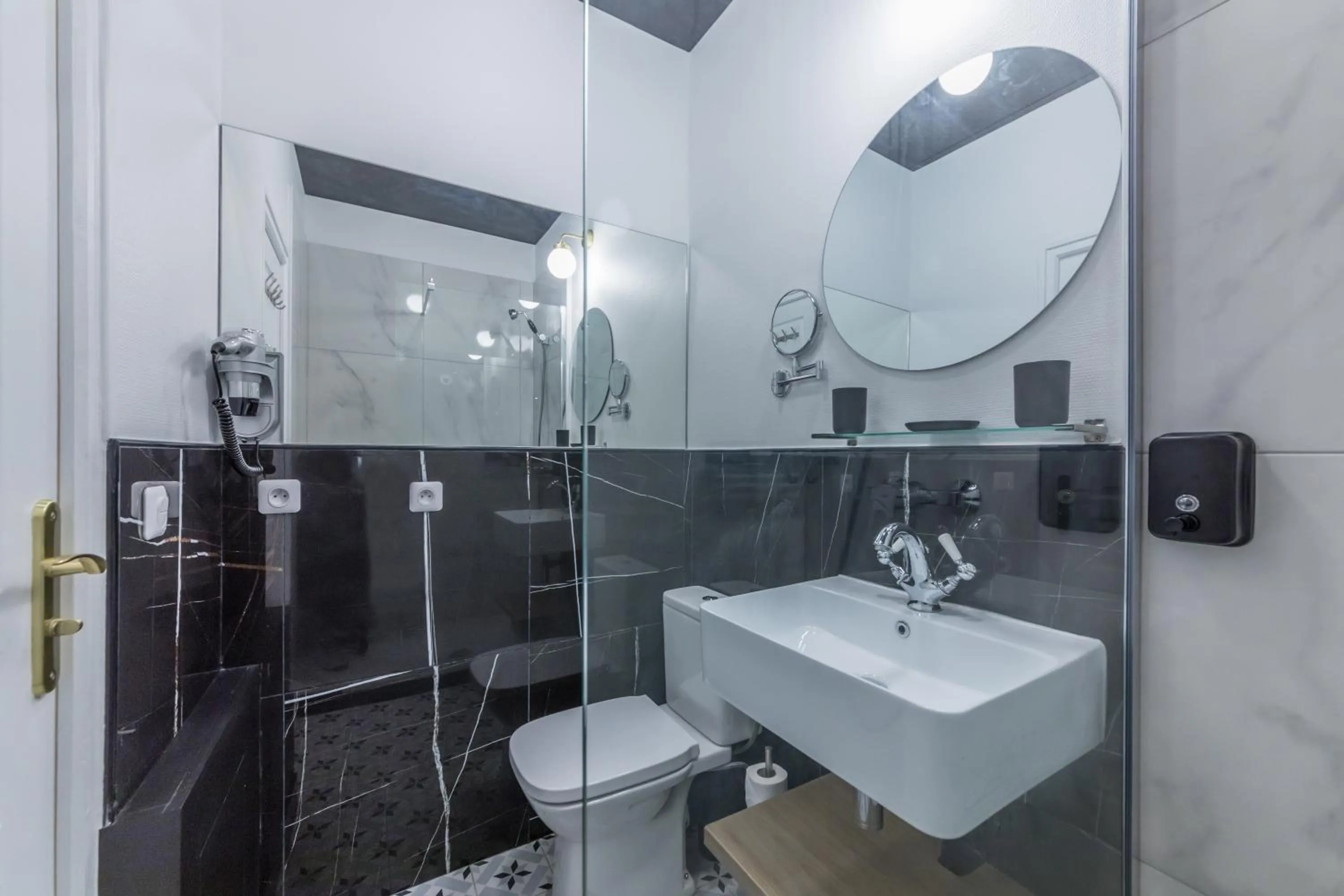 Bathroom in WS Champs-Elysées - Colomb