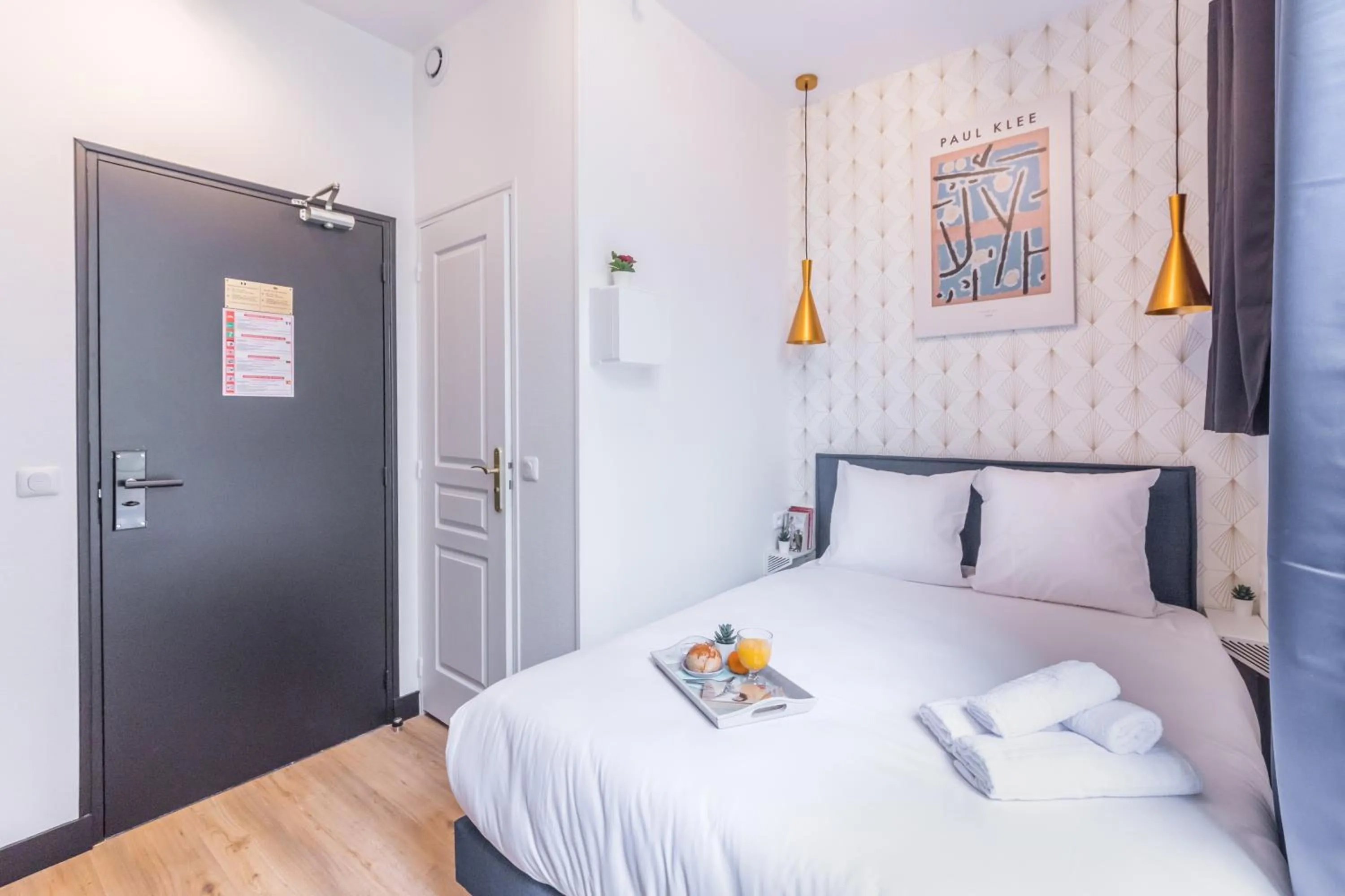 Photo of the whole room, Bed in WS Champs-Elysées - Colomb