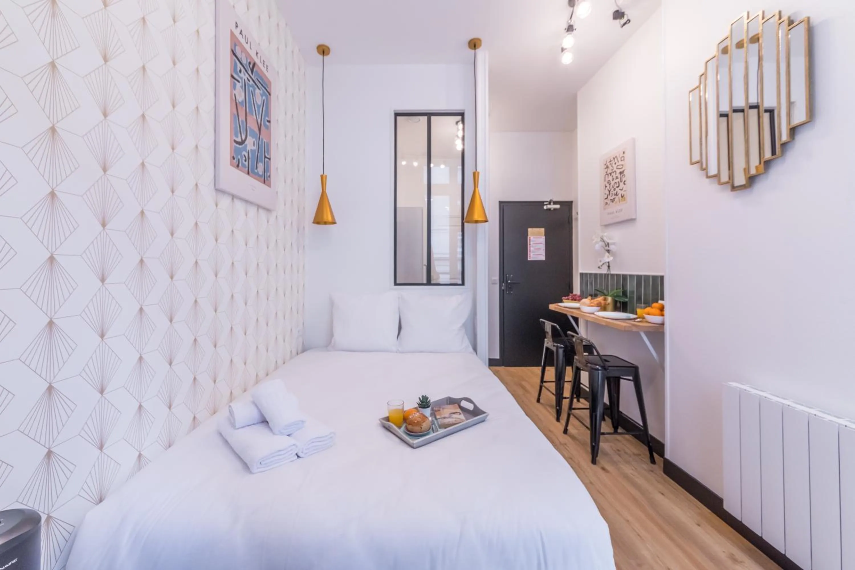 Bed in WS Champs-Elysées - Colomb