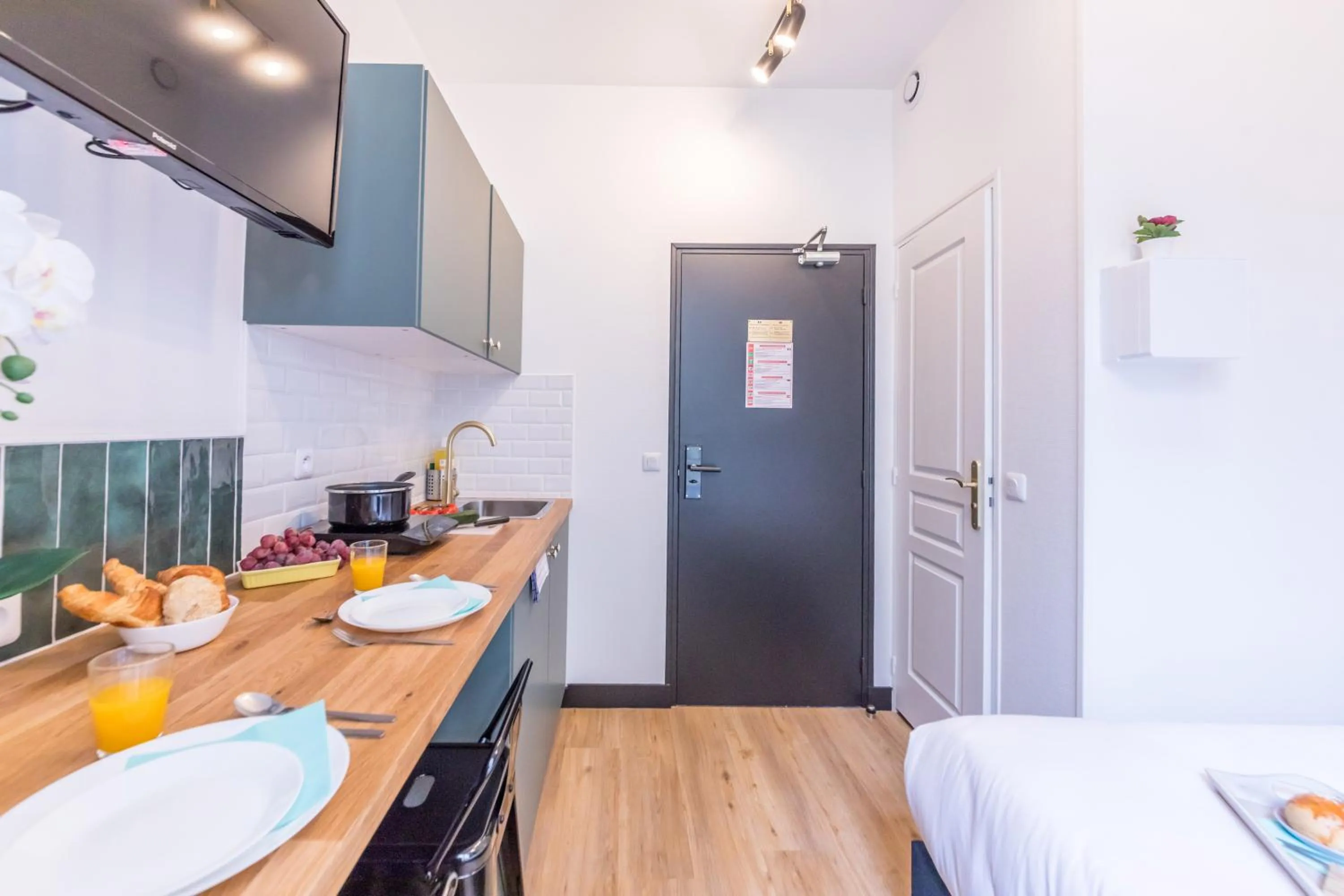 Kitchen or kitchenette in WS Champs-Elysées - Colomb