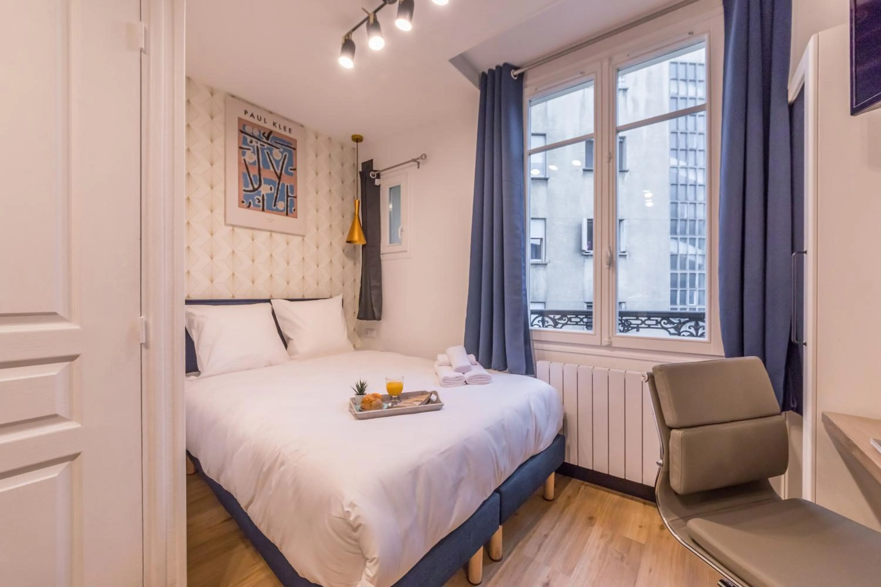 Bed in WS Champs-Elysées - Colomb