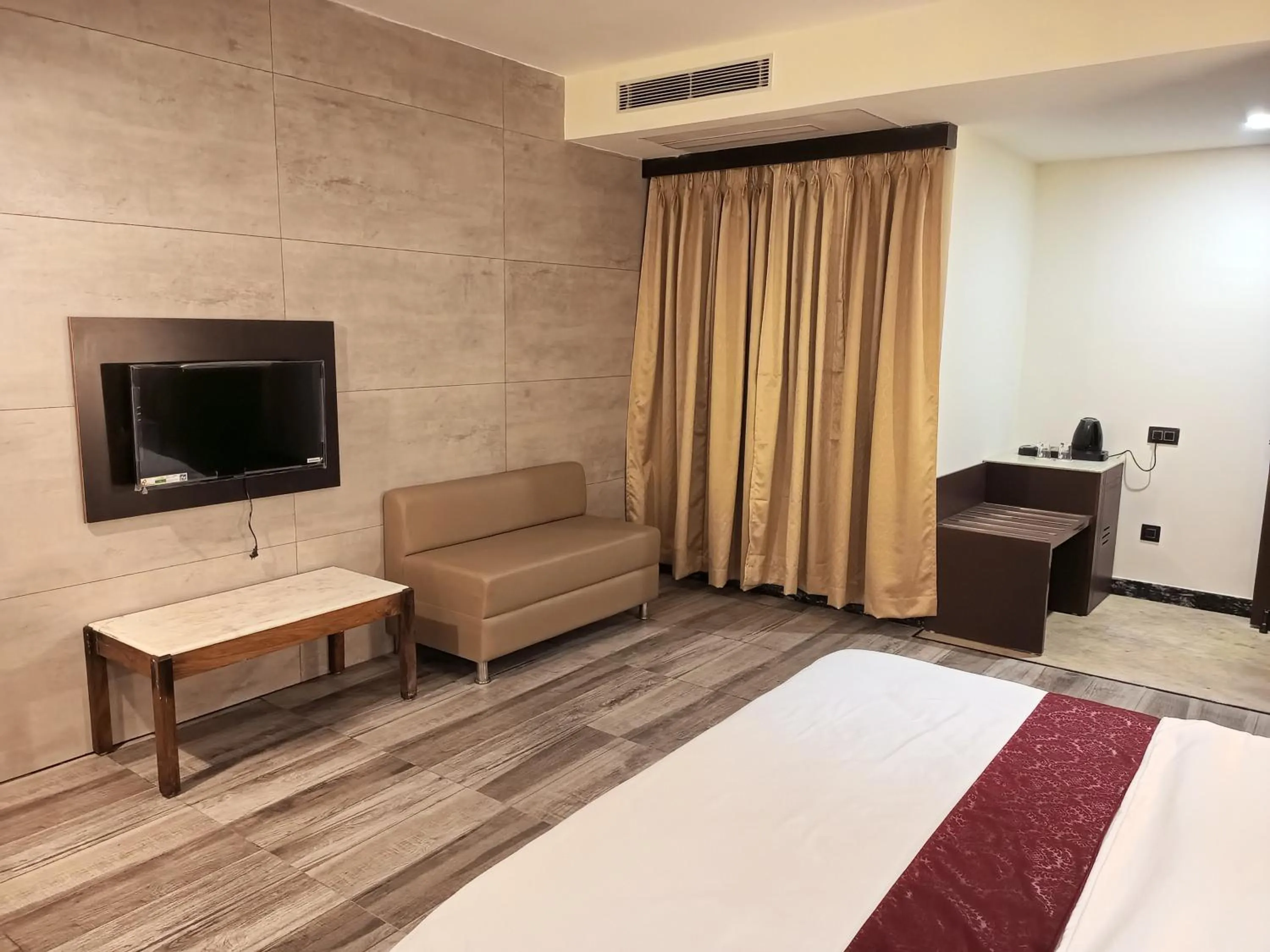 Communal lounge/ TV room, Bed in The Jamun Tree