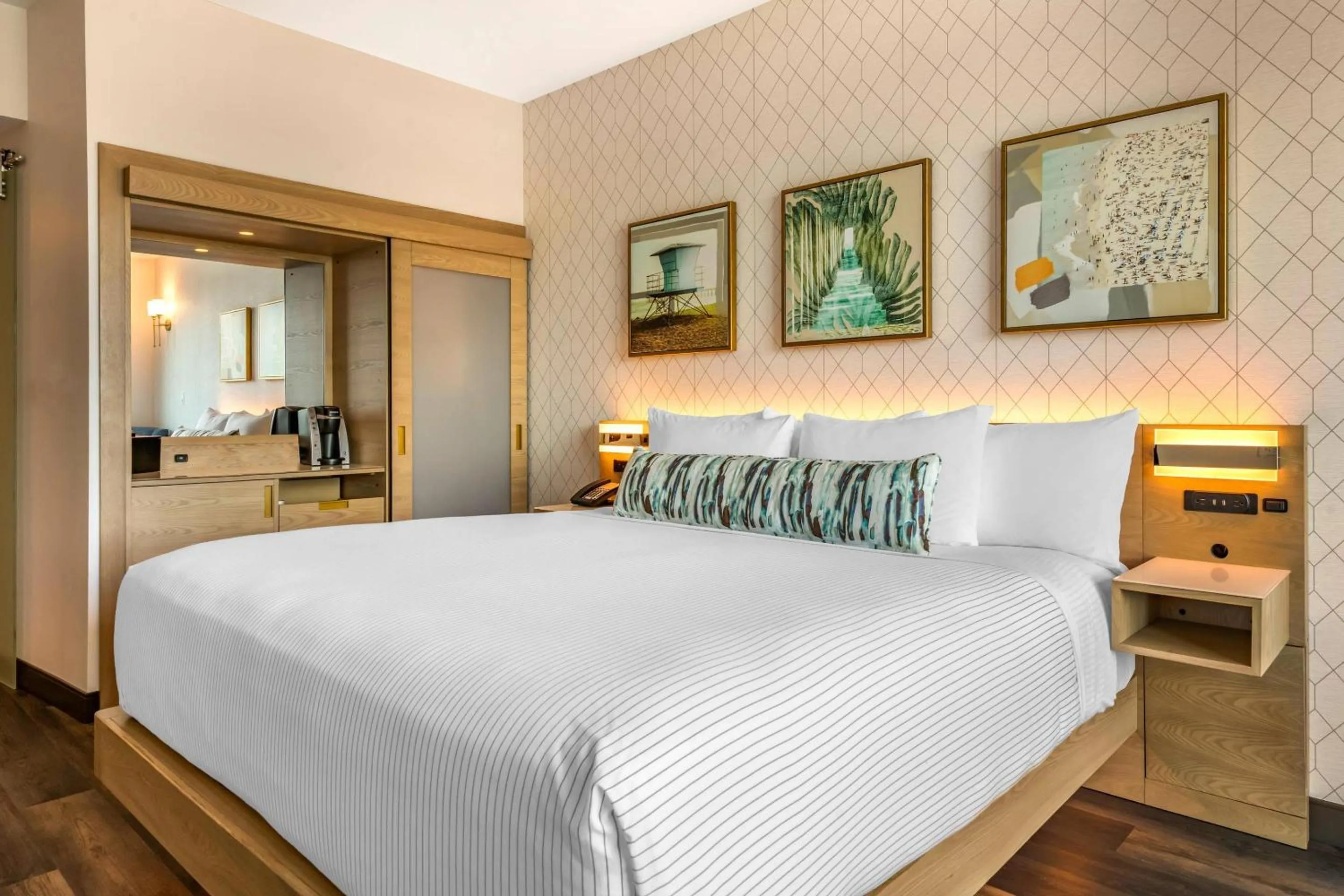 Bedroom, Bed in Cambria Hotel Fort Lauderdale Beach