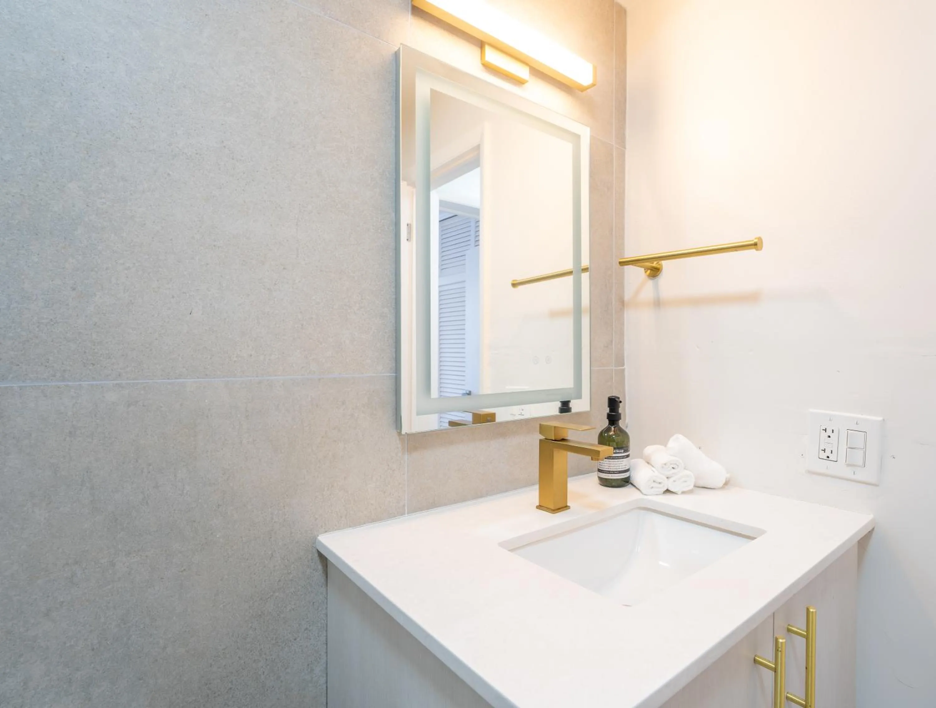 Bathroom in PRAIA Hotel Boutique & Apartments Miami Beach