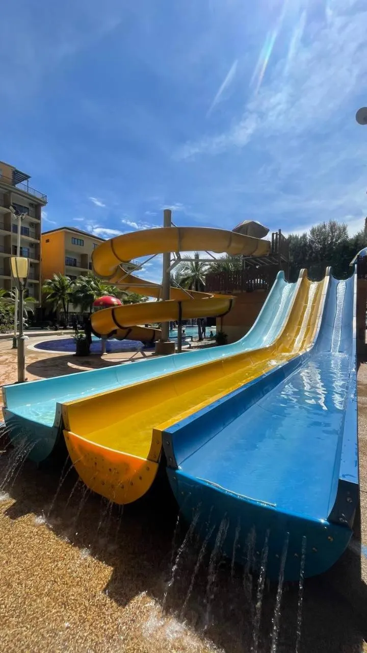 Swimming pool in GOLD COAST MORIB @ 3346