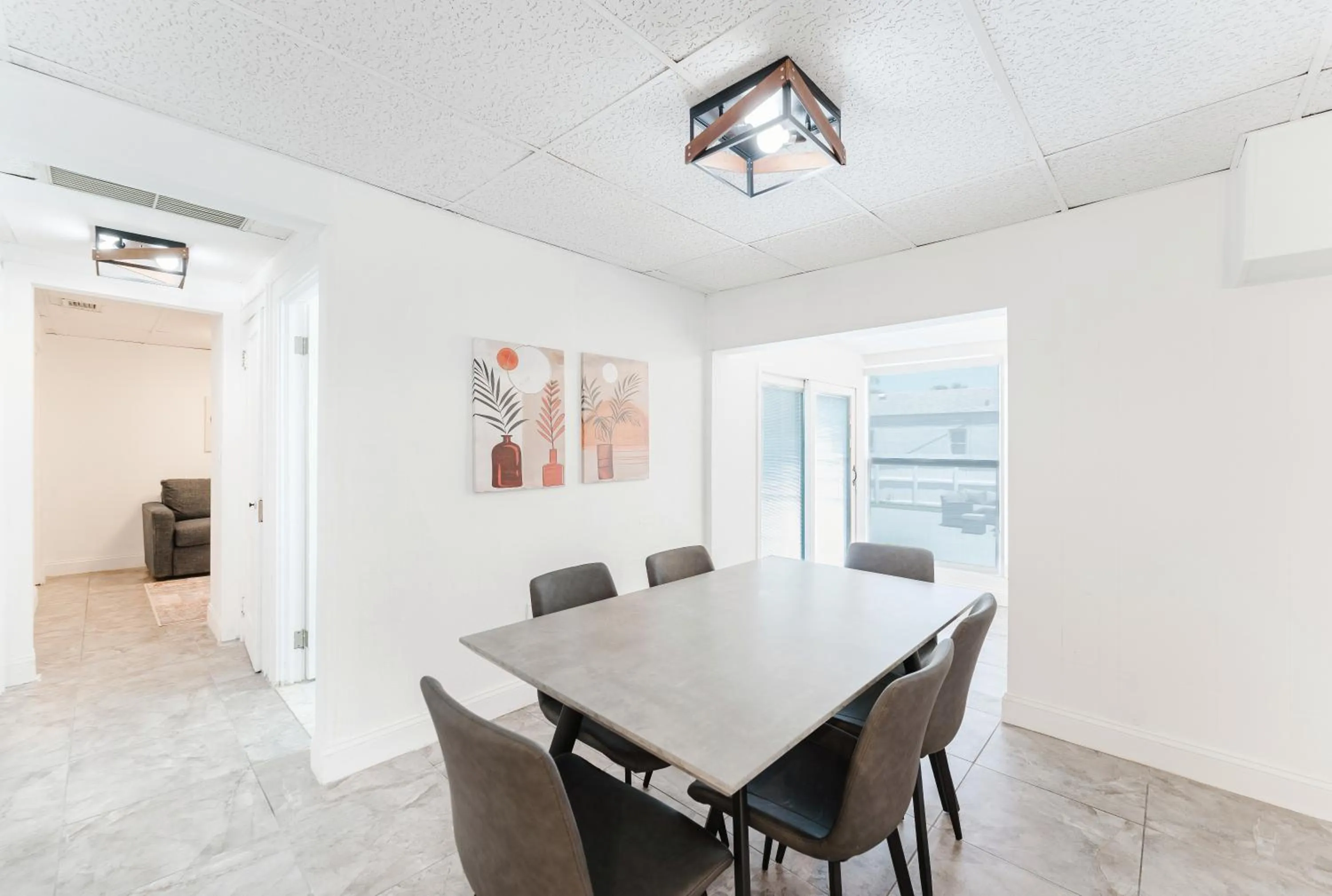 Dining area in PRAIA Hotel Hollywood