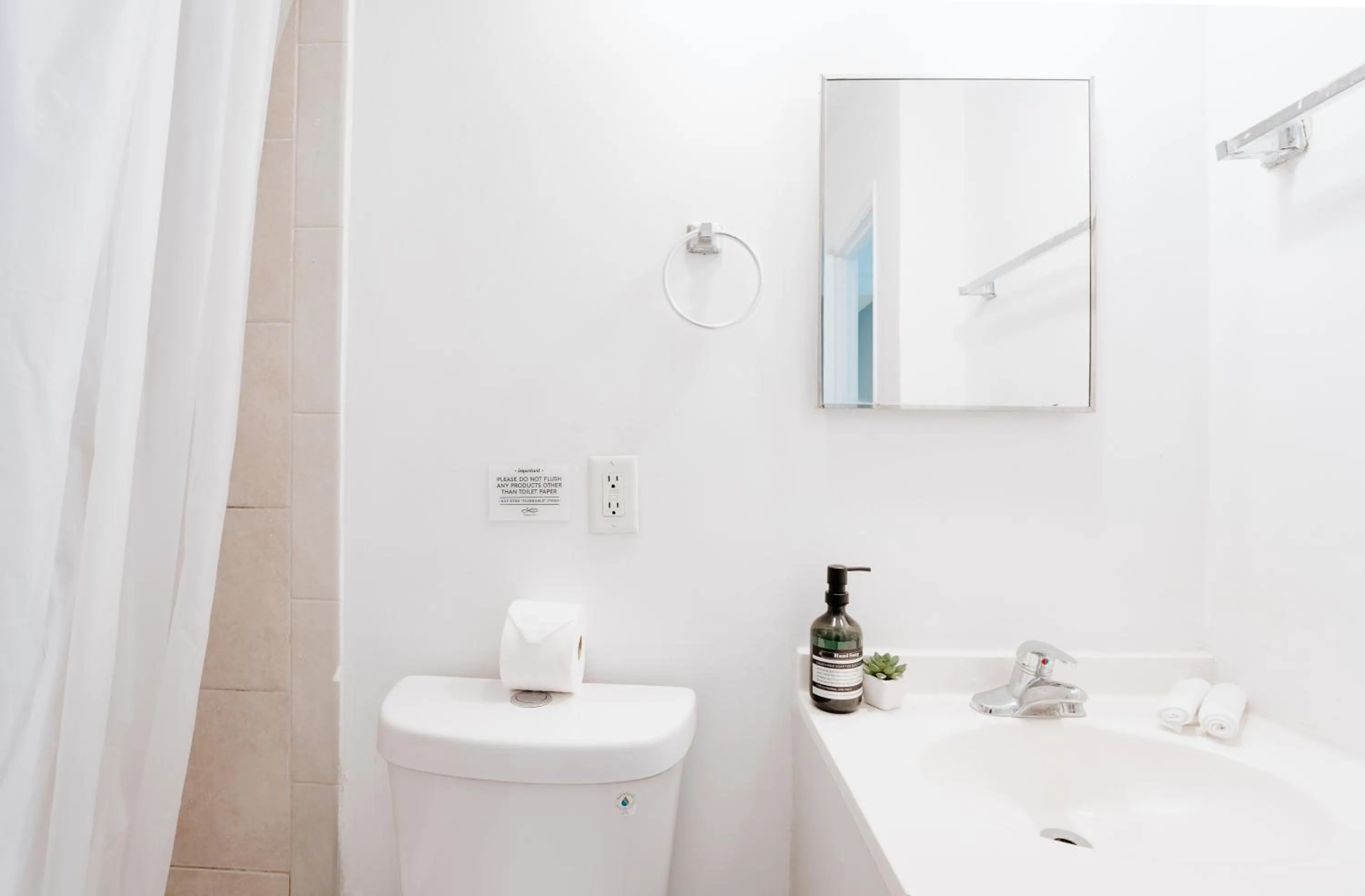 Bathroom in PRAIA Hotel Hollywood