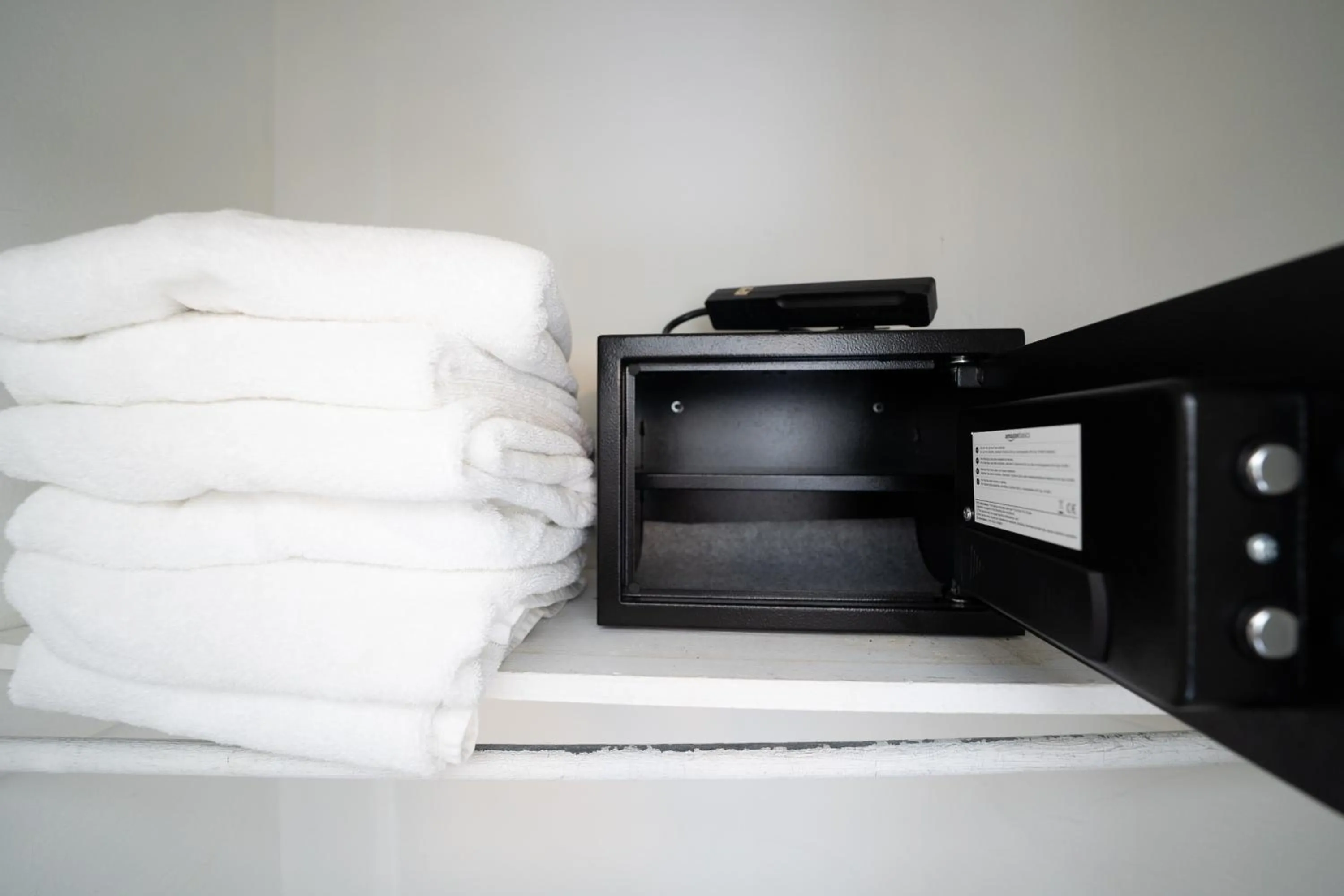 safe in PRAIA Hotel Hollywood