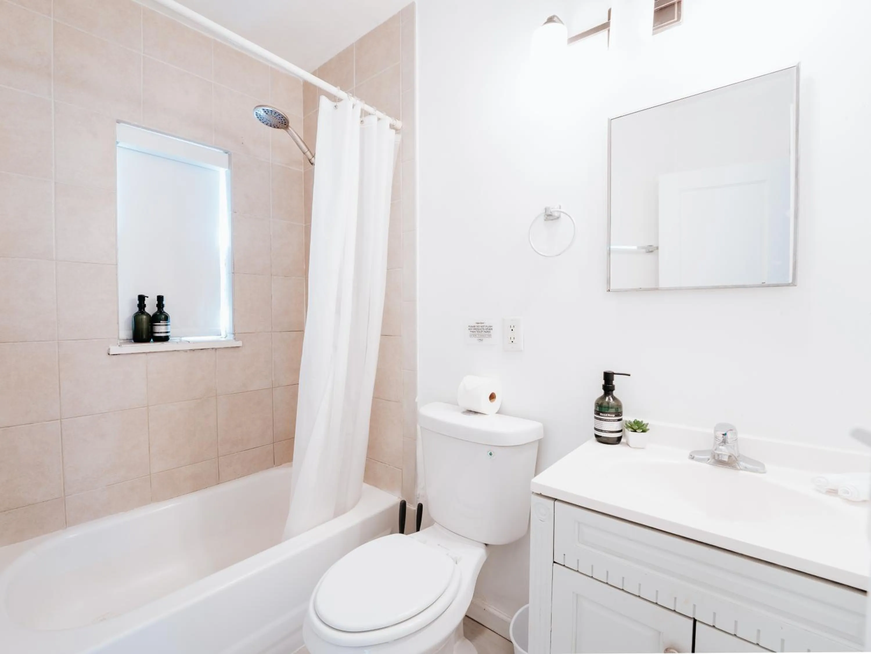 Bathroom in PRAIA Hotel Hollywood