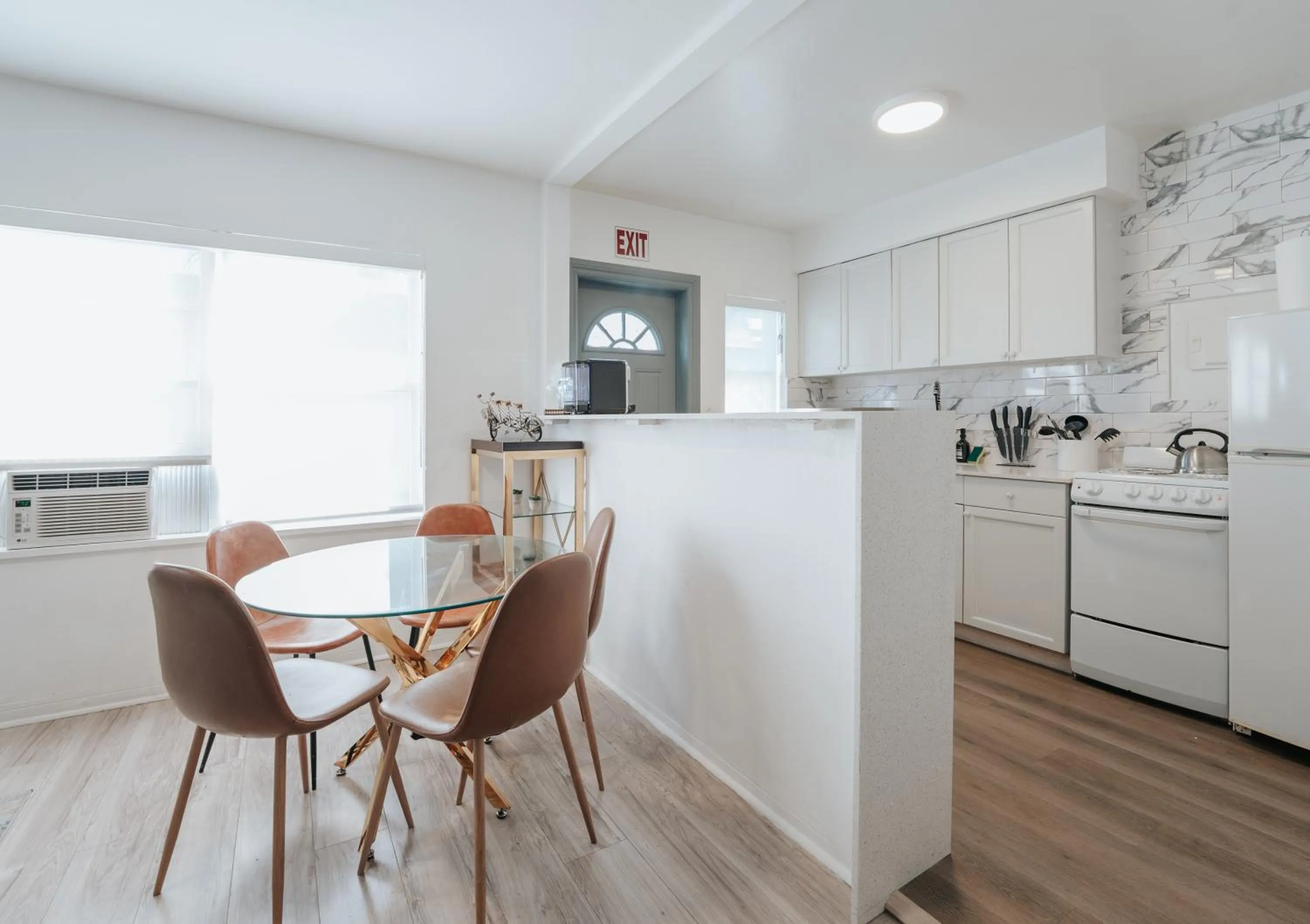 Dining area in PRAIA Hotel Hollywood