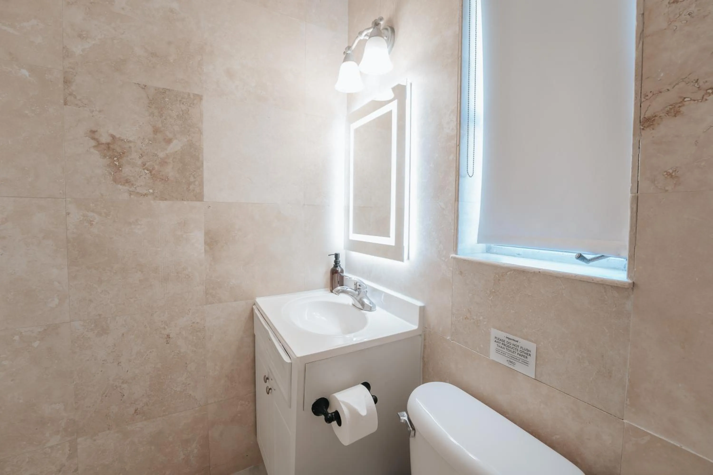 Bathroom in PRAIA Hotel Hollywood