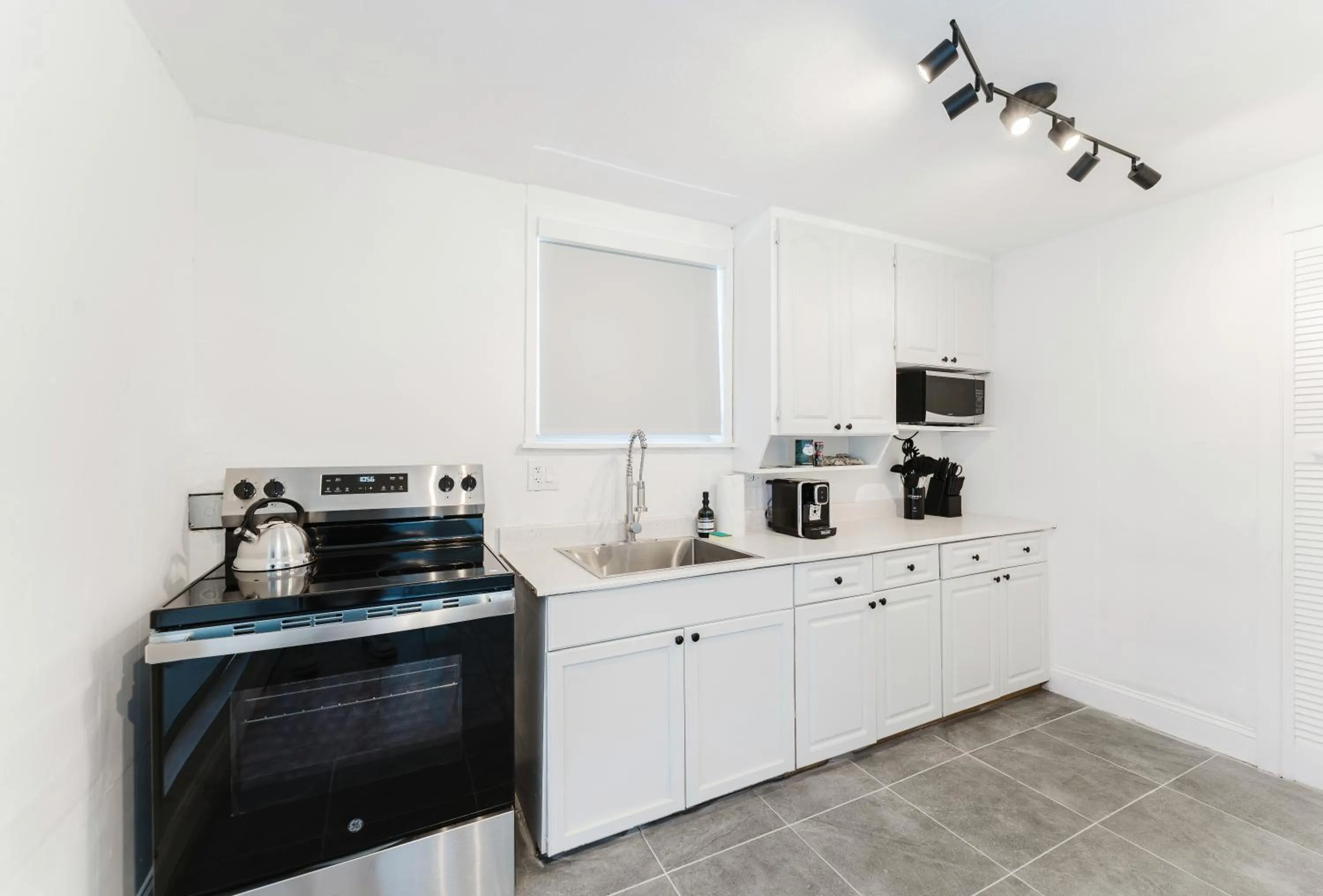 Kitchen or kitchenette in PRAIA Hotel Hollywood