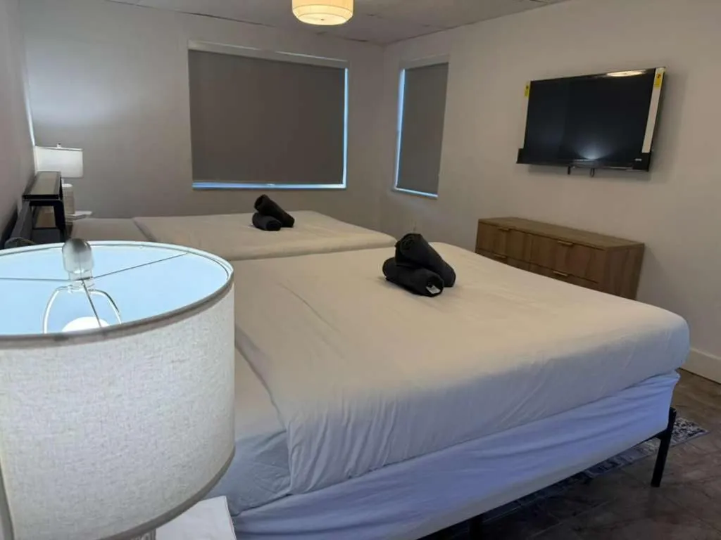 Bedroom, Bed in PRAIA Hotel Hollywood