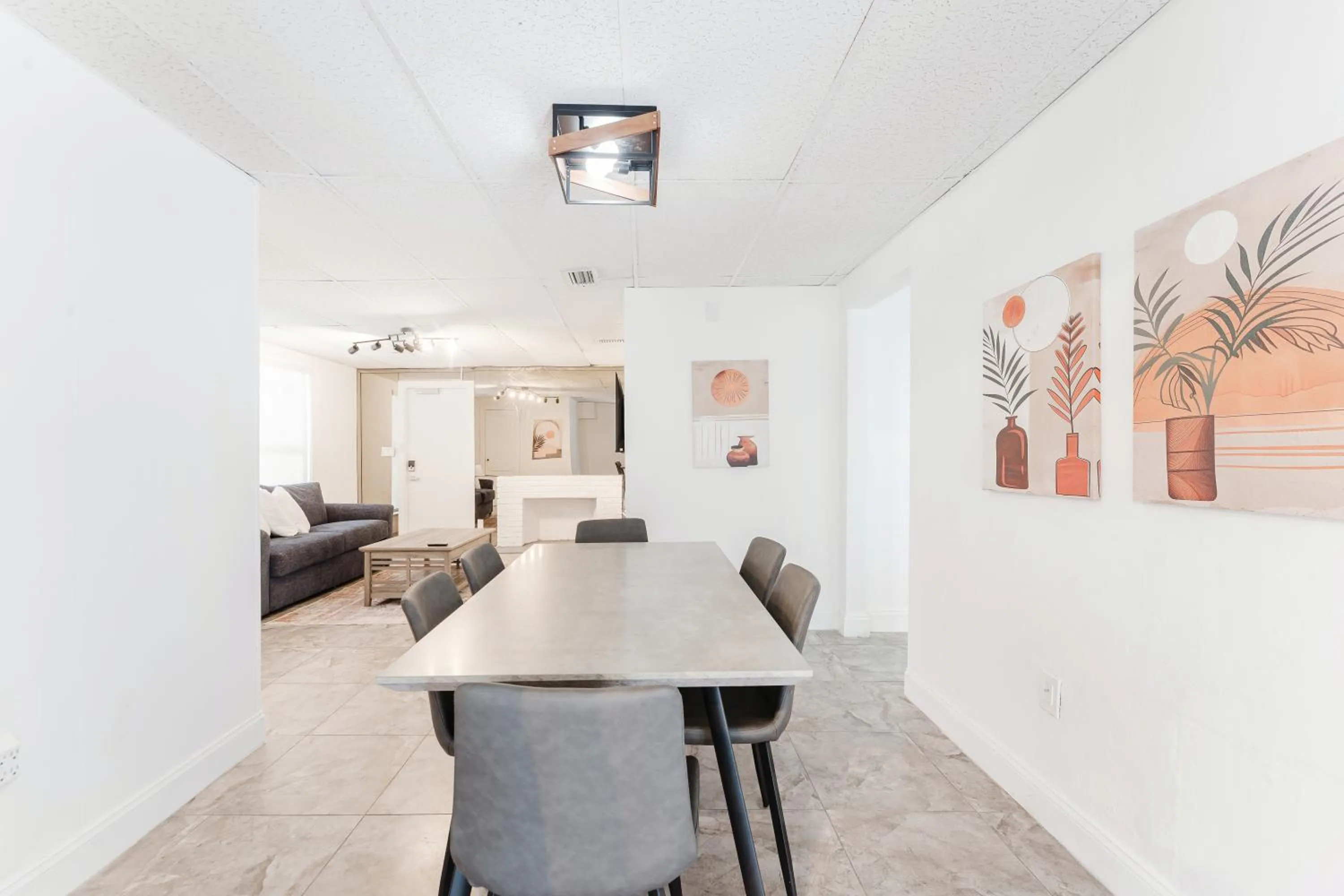 Dining area in PRAIA Hotel Hollywood