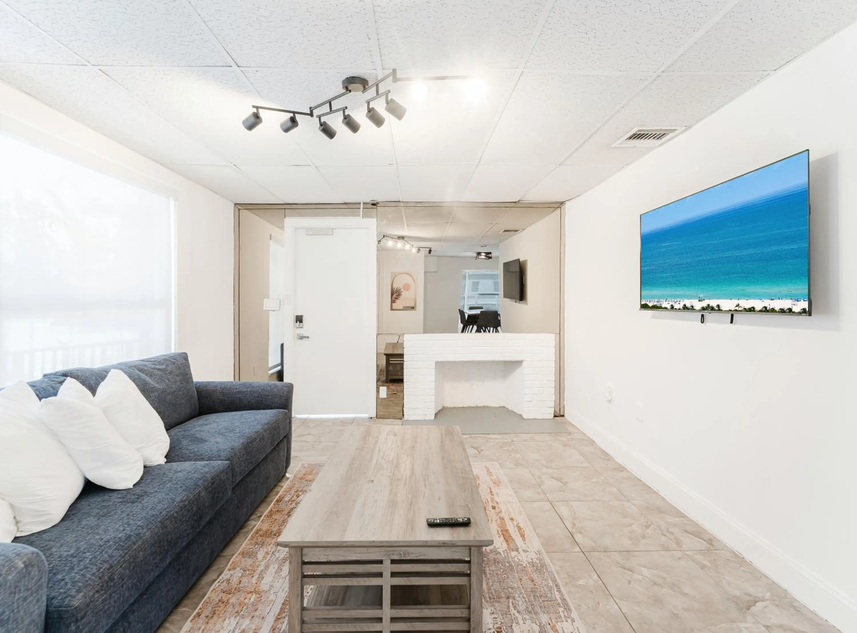 TV and multimedia in PRAIA Hotel Hollywood