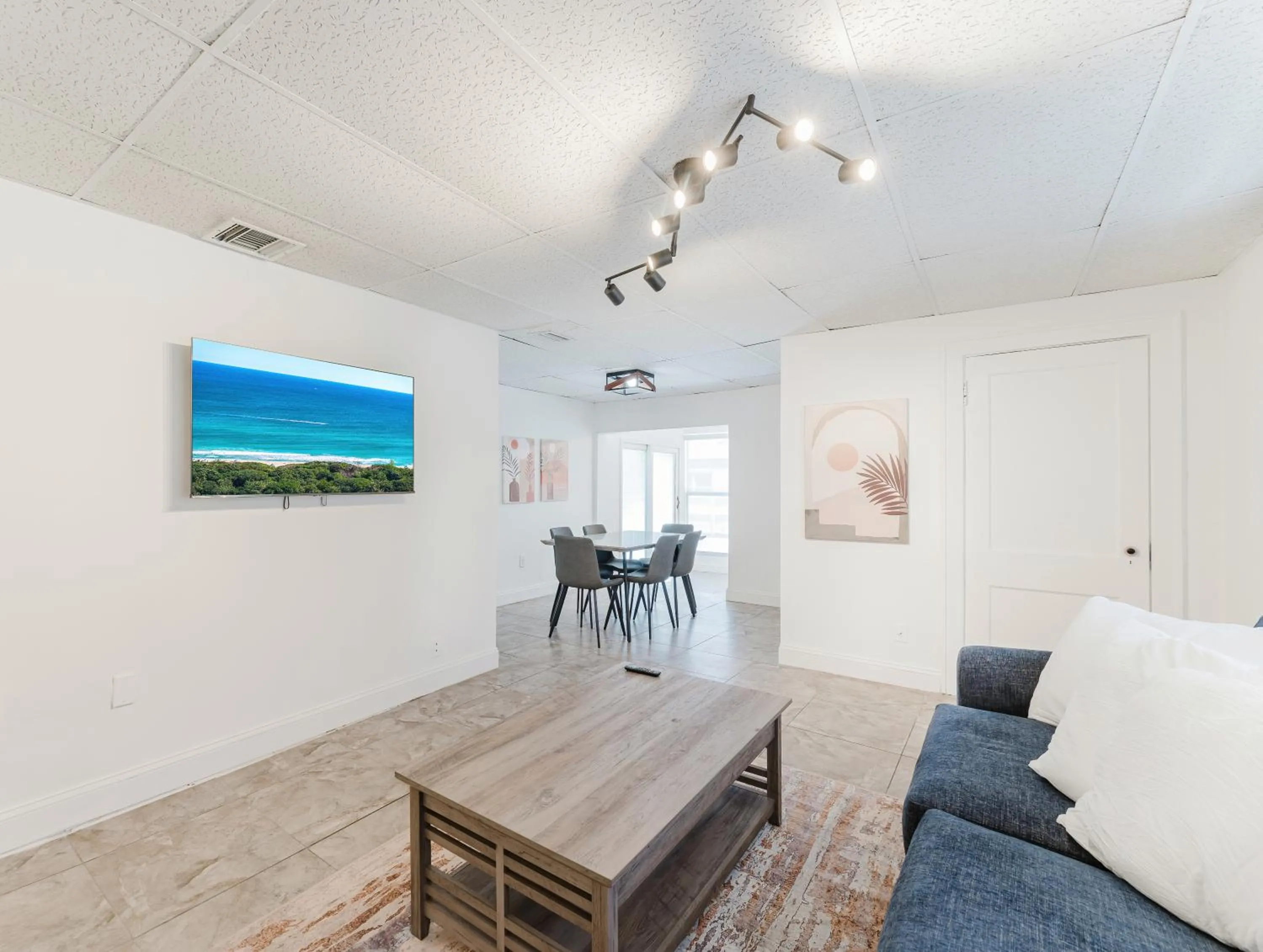 TV and multimedia in PRAIA Hotel Hollywood