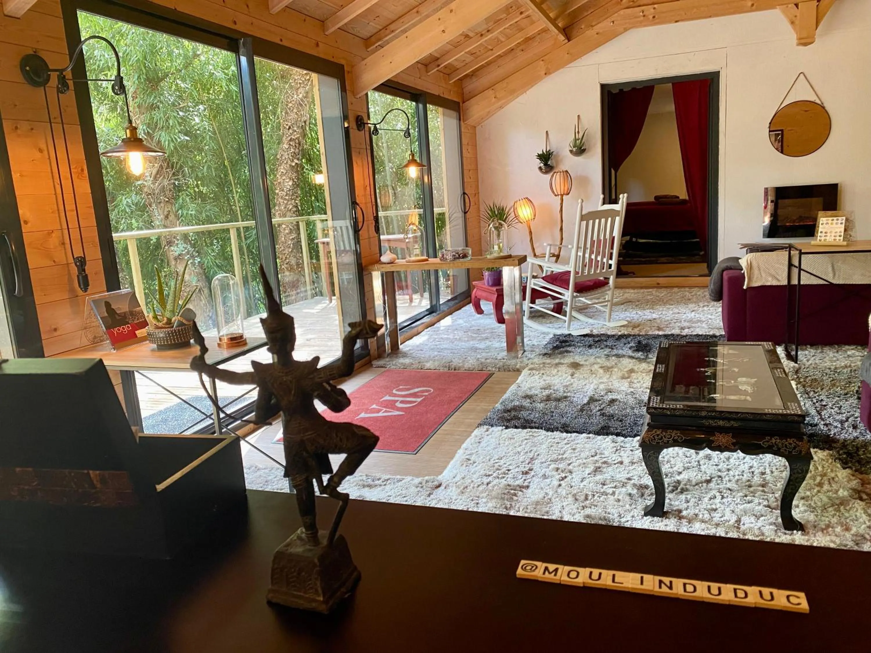 Massage in Les Moulins Du Duc ÉCOLODGE