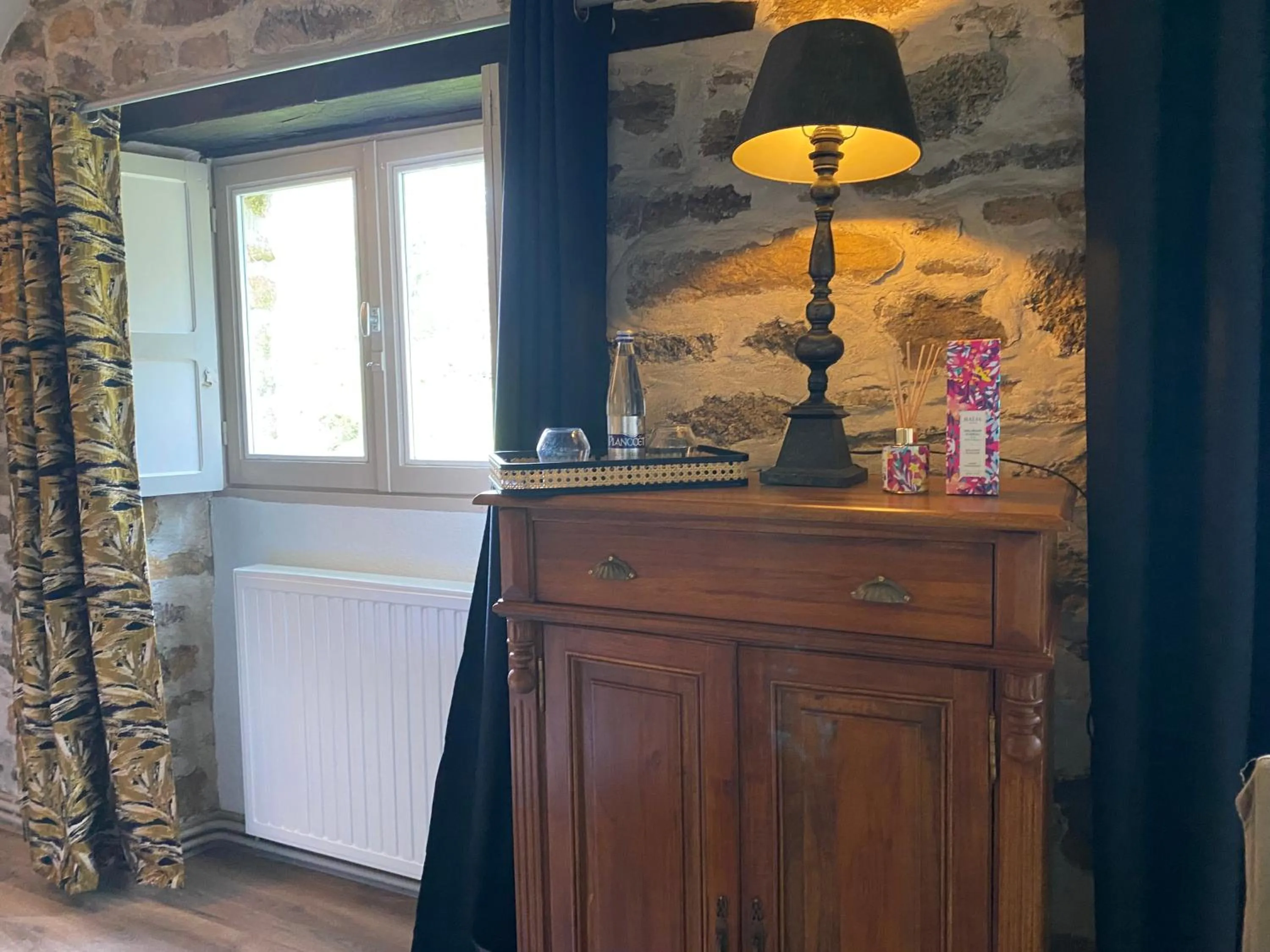 Bedroom in Les Moulins Du Duc ÉCOLODGE