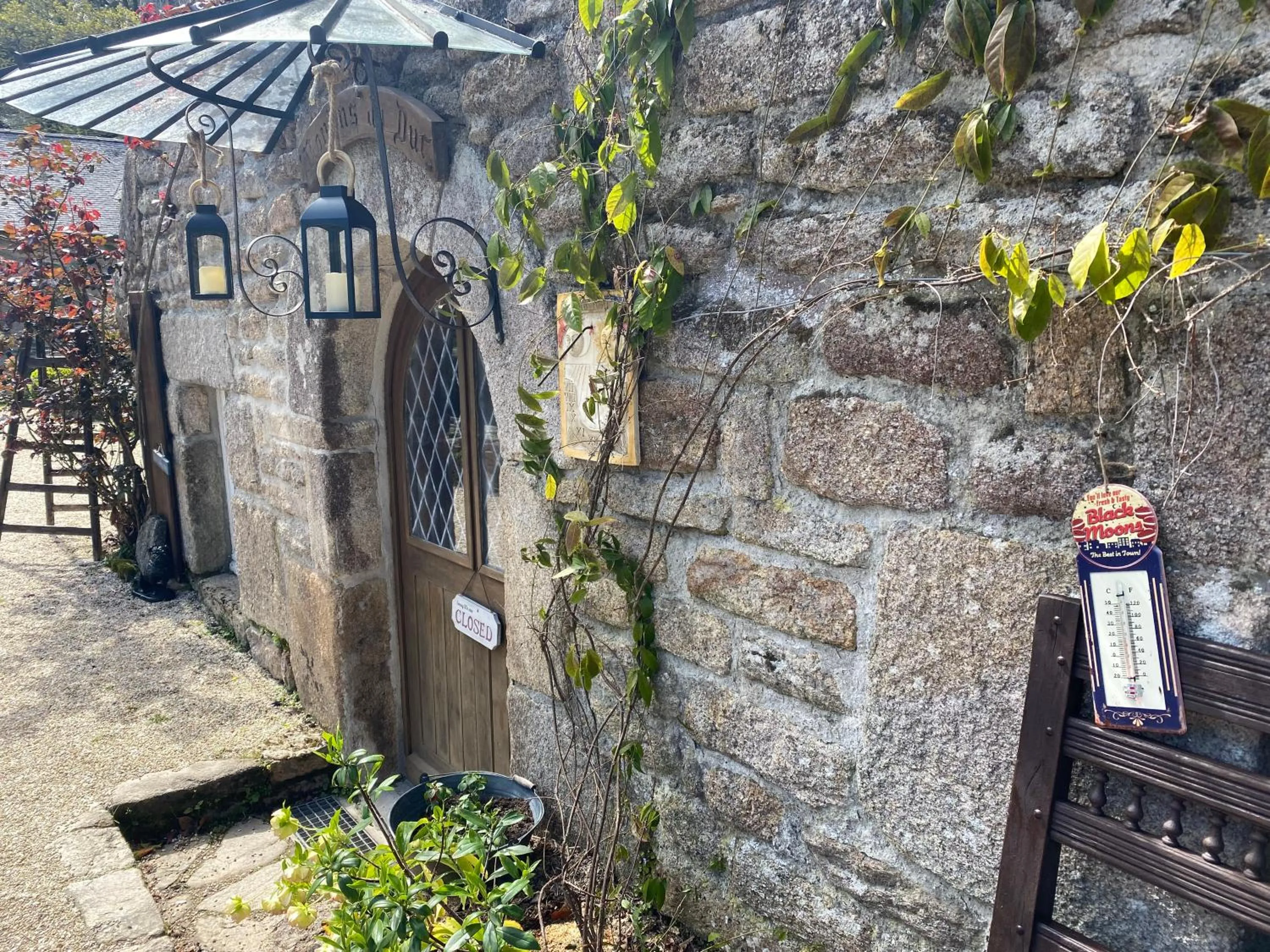 Day in Les Moulins Du Duc ÉCOLODGE