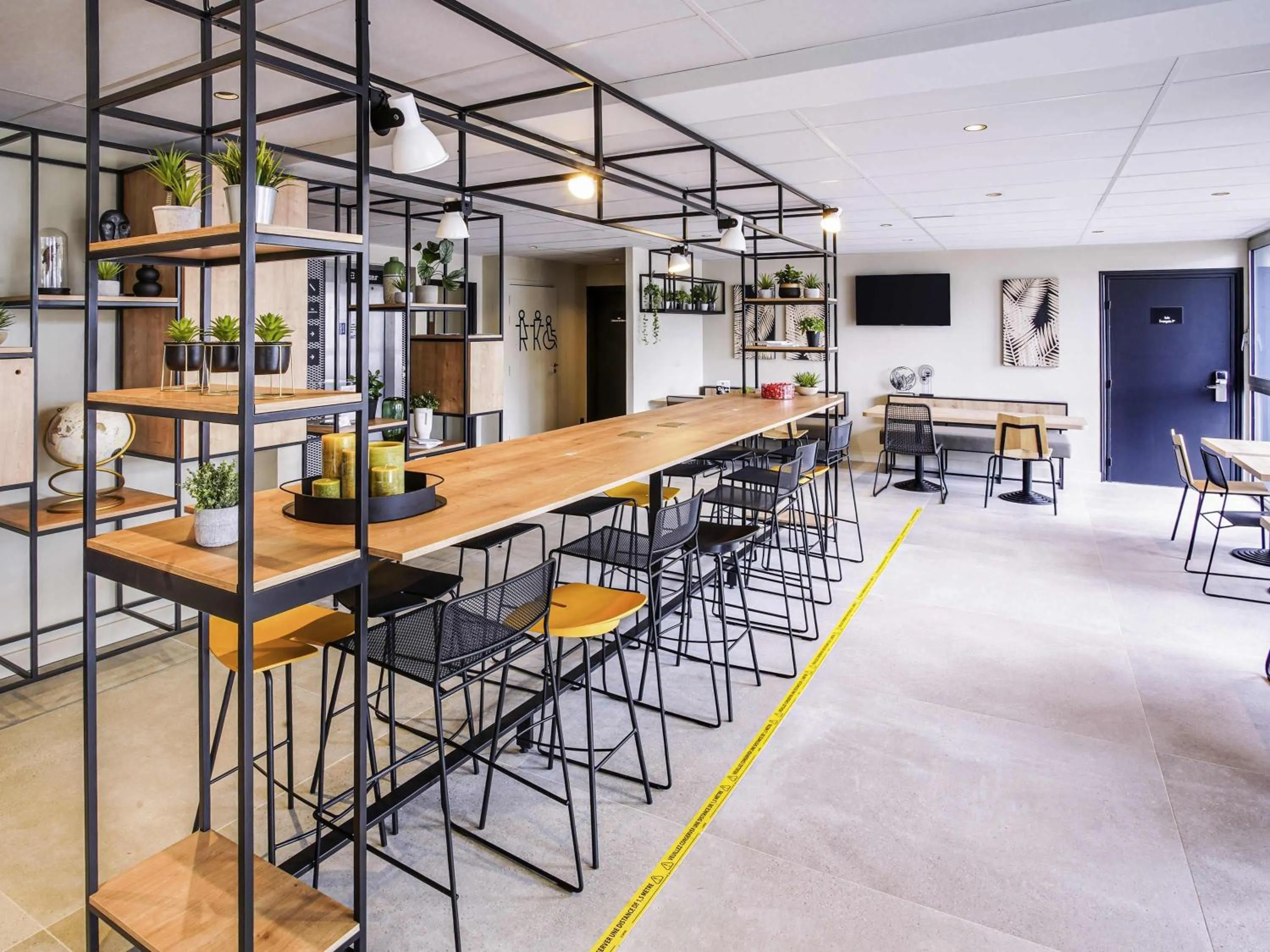 Restaurant/places to eat in Ibis Tours Centre Giraudeau