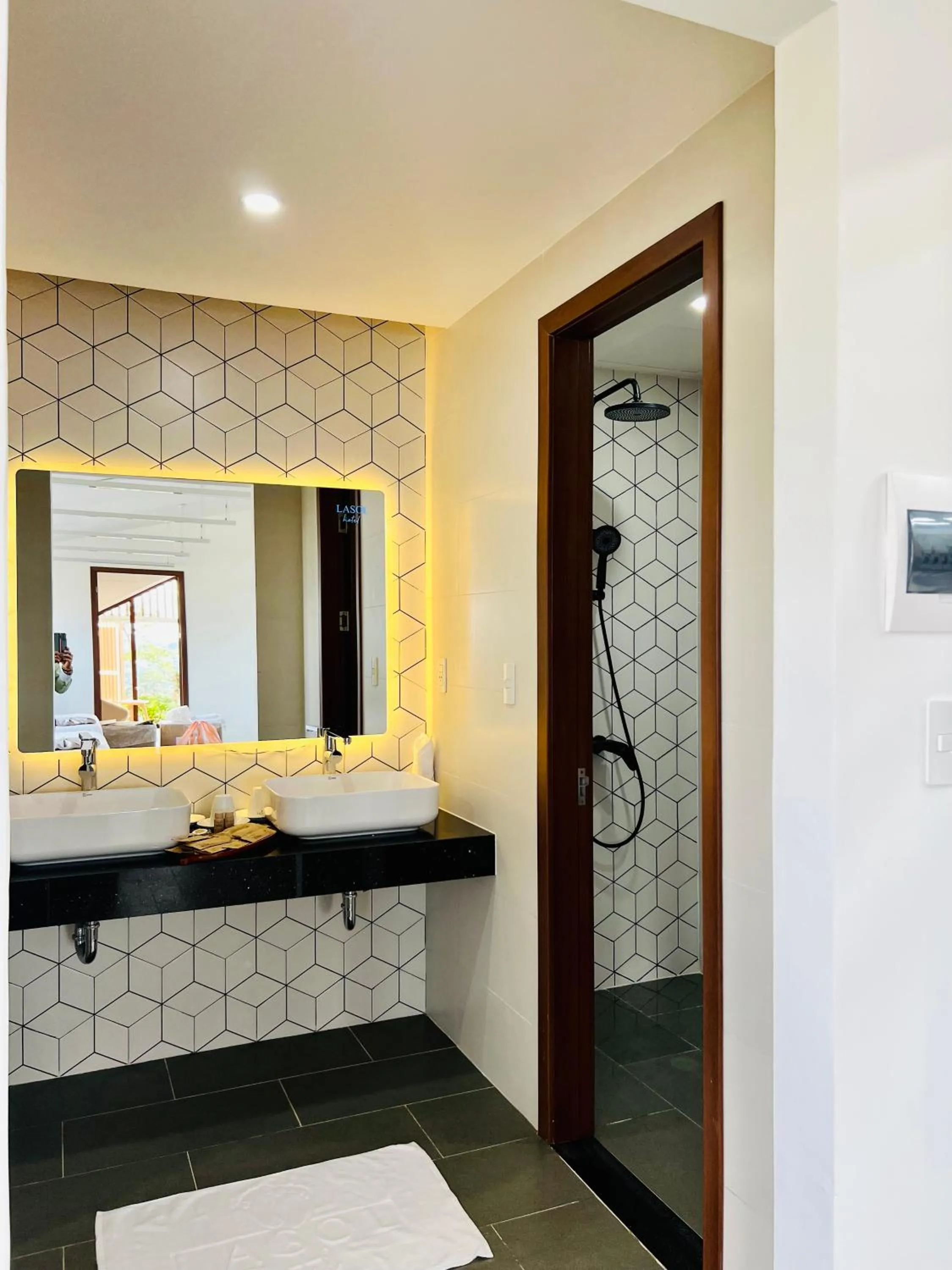 Shower in Lasol Boutique Hotel