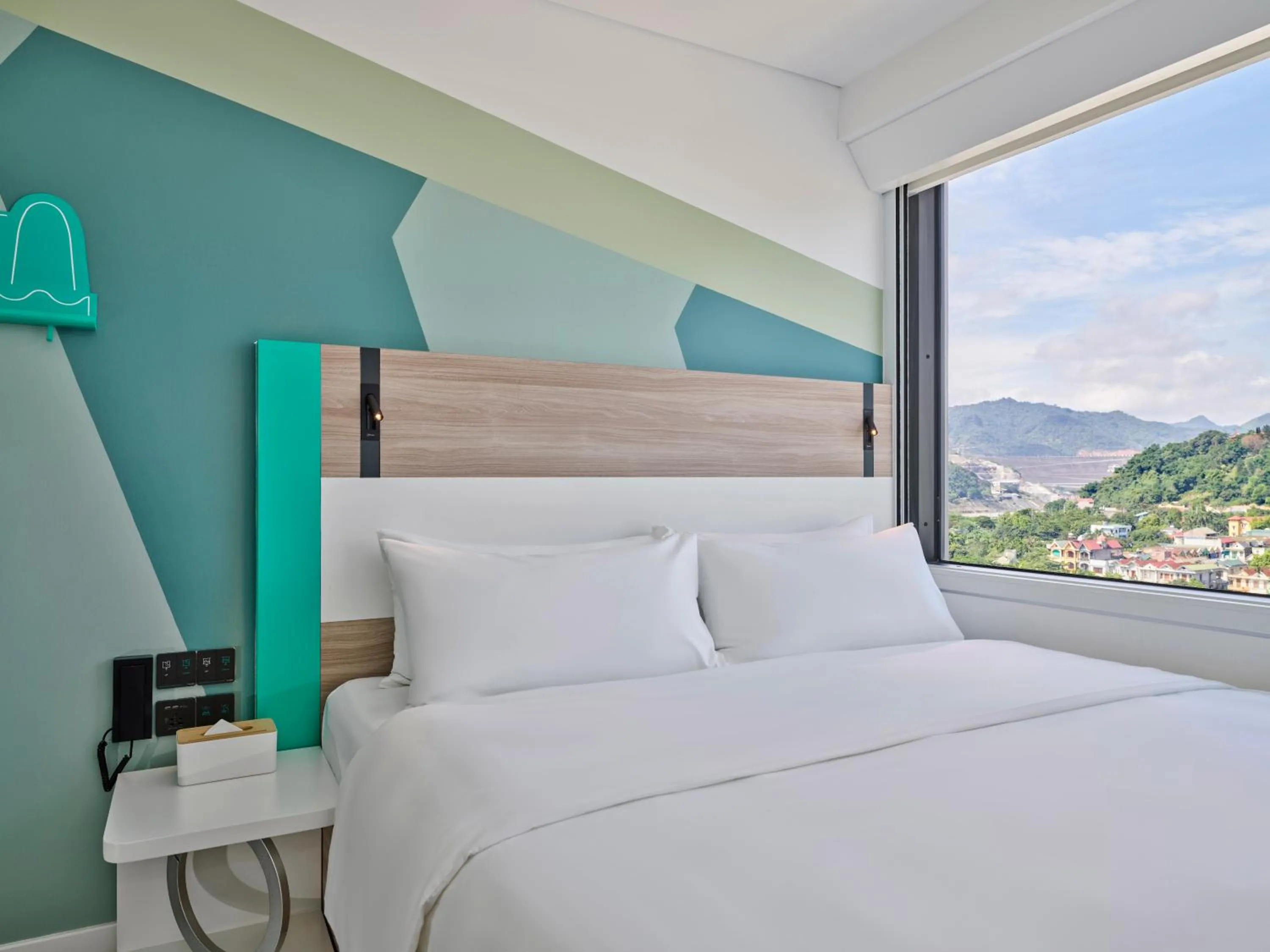 Bed in Tru by Hilton Hoa Binh City Centre