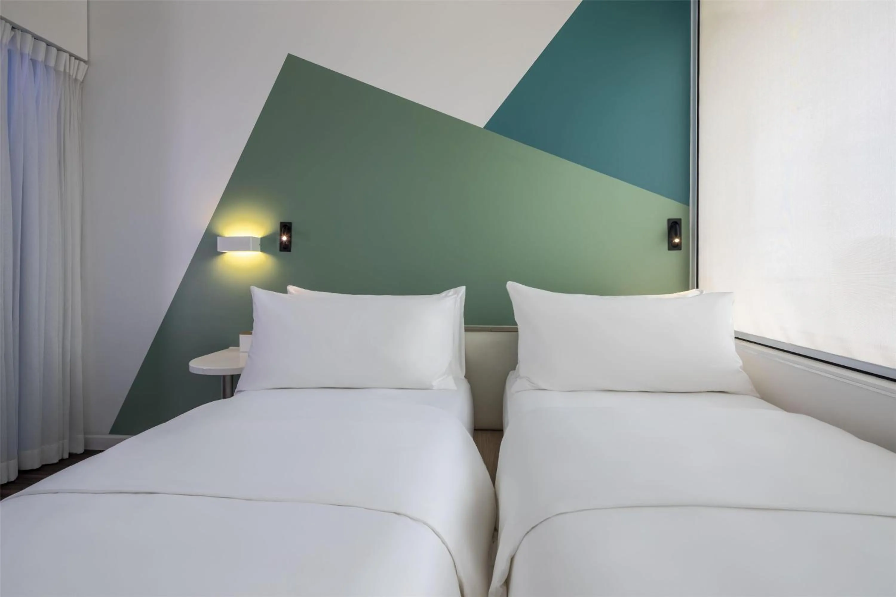 Bed in Tru by Hilton Hoa Binh City Centre