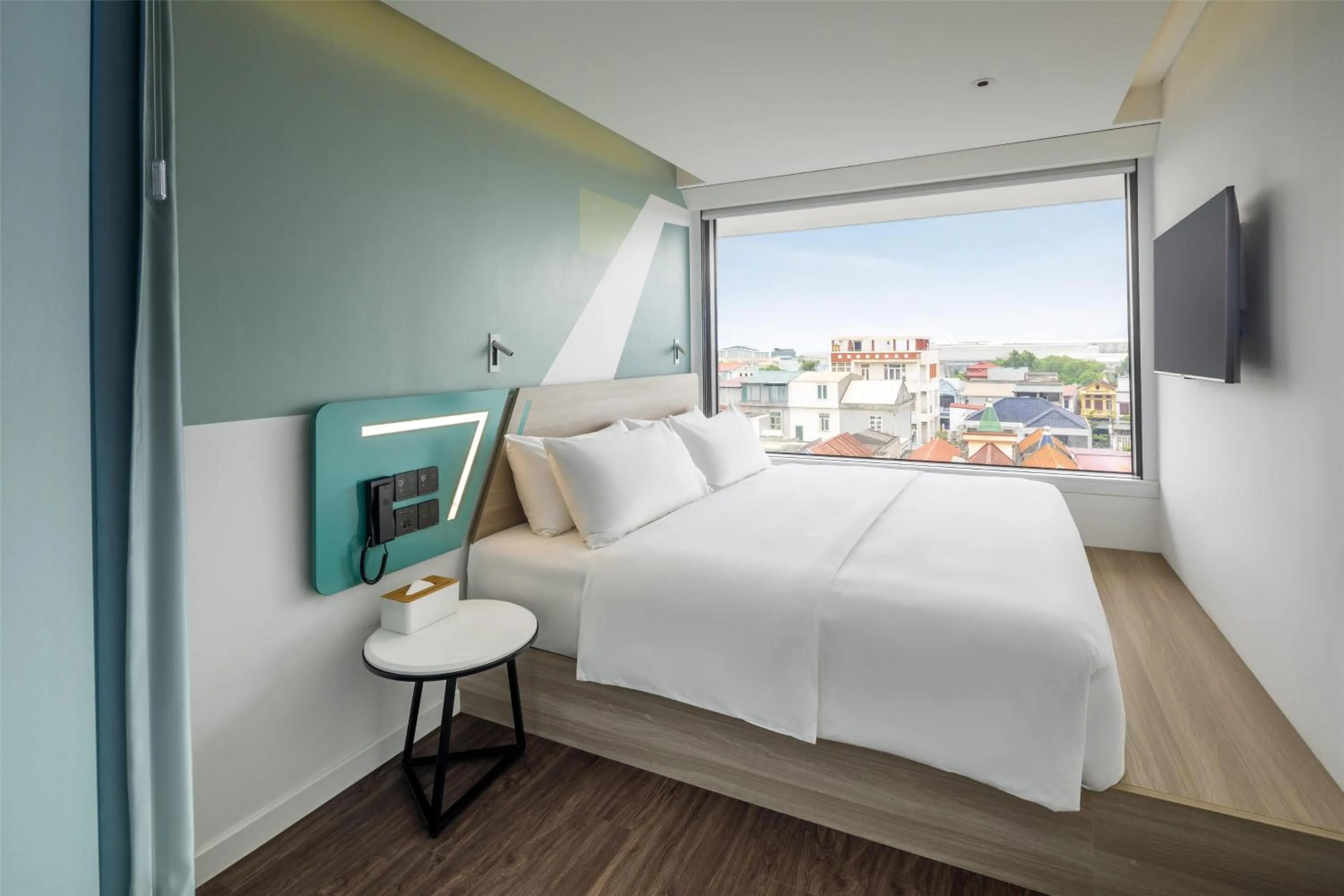 Bedroom, Bed in Tru by Hilton Viet Tri City Centre