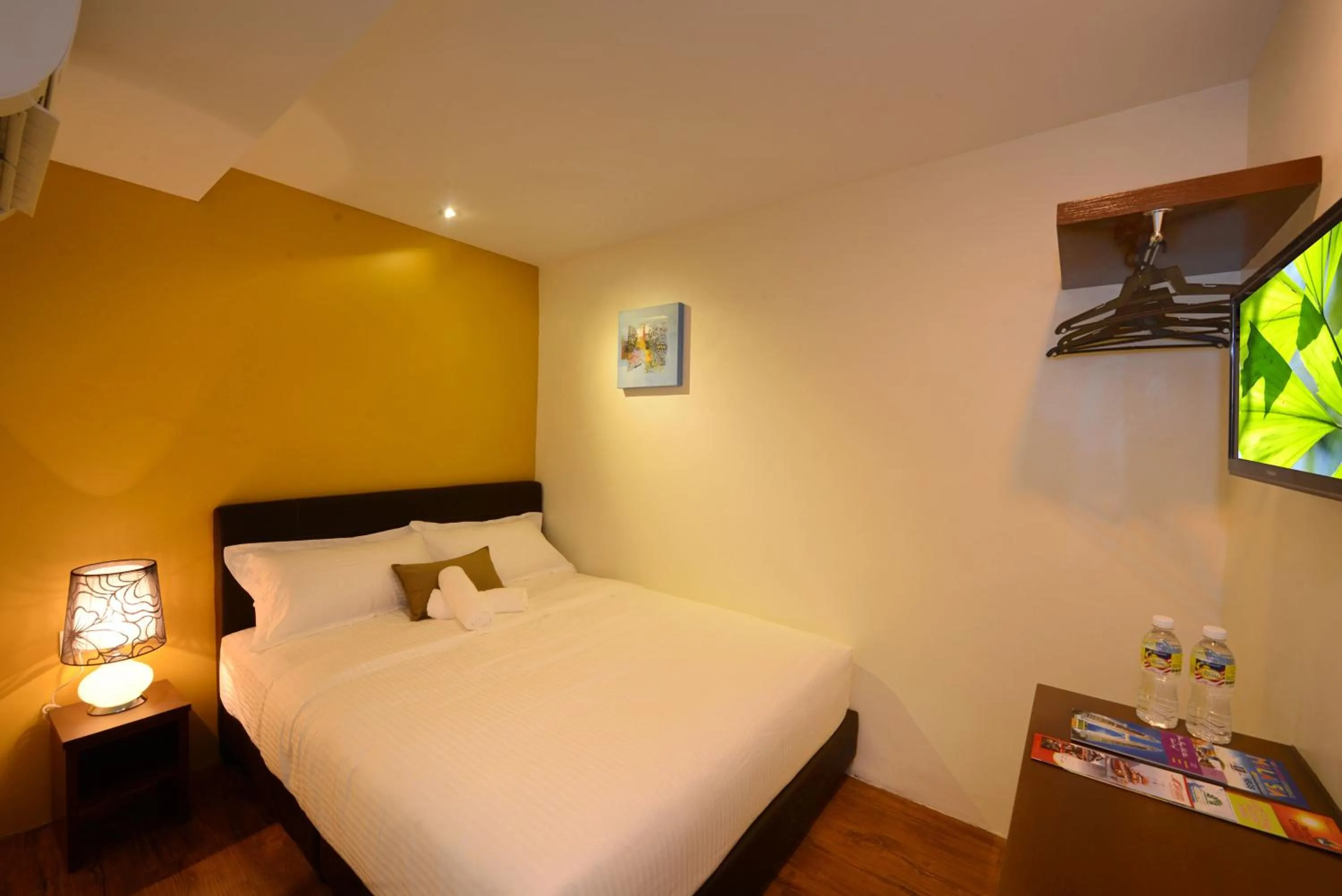 room service, Bed in Season Inn Langkawi Motel