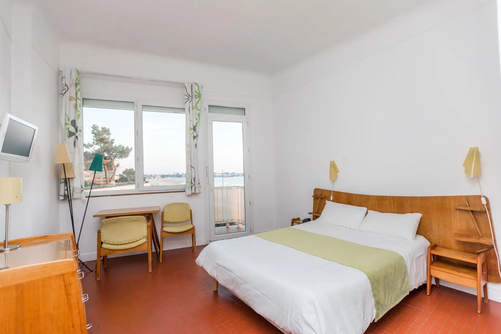 Bed in Hotel Le Trident Thyrsé