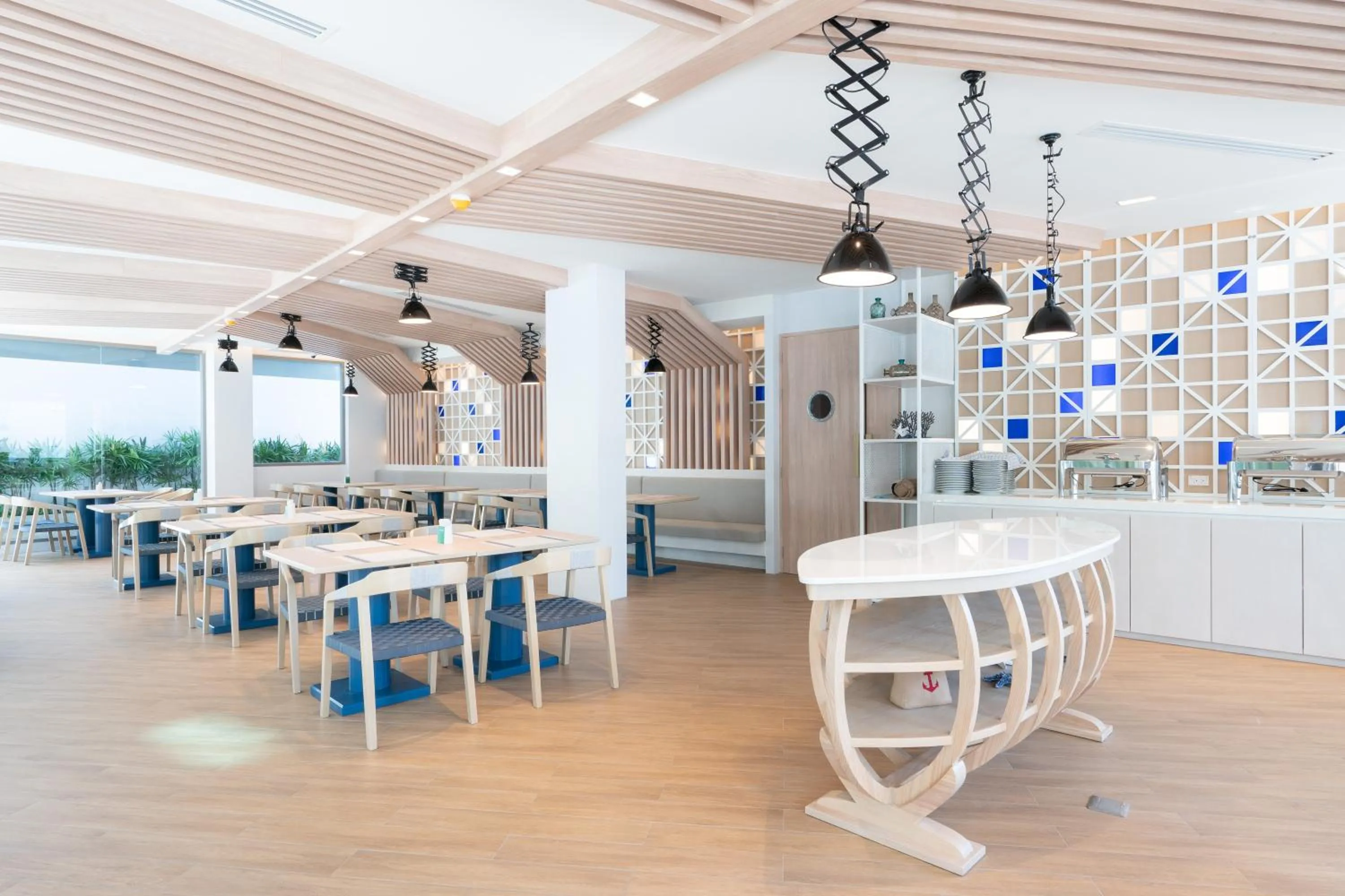 Restaurant/places to eat in Panwaburi Beachfront Resort - SHA Extra Plus