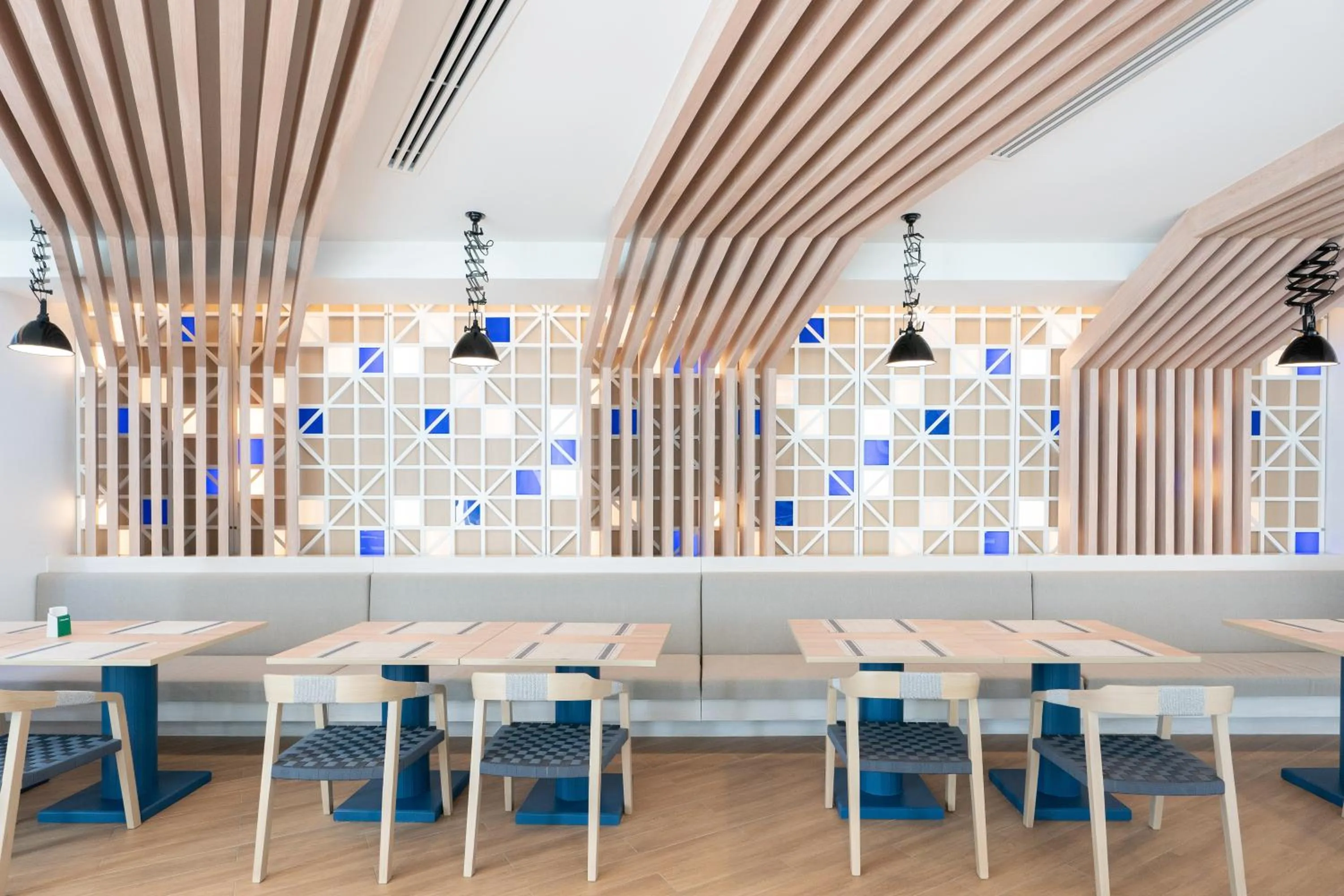 Restaurant/places to eat in Panwaburi Beachfront Resort - SHA Extra Plus