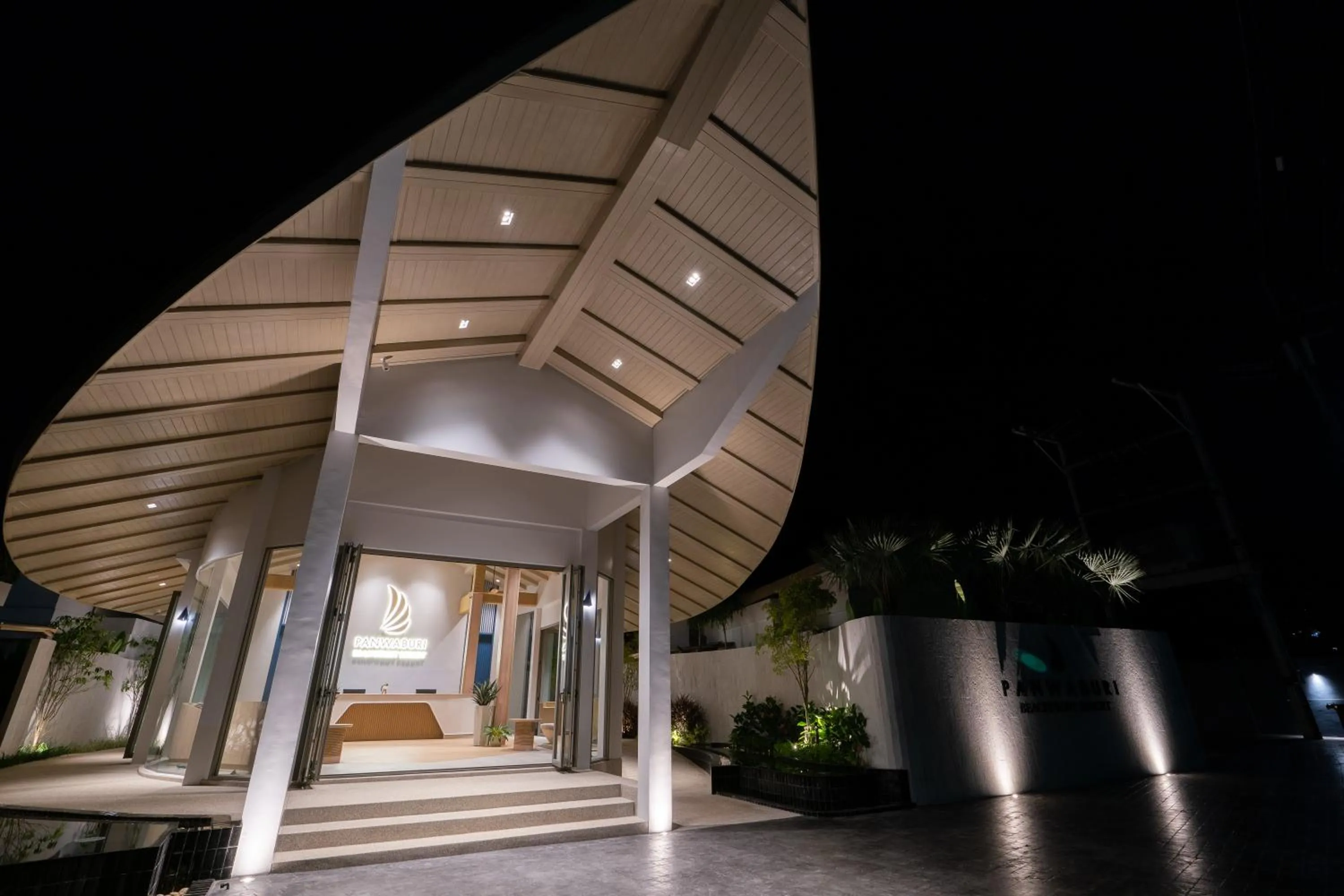 Property building in Panwaburi Beachfront Resort - SHA Extra Plus