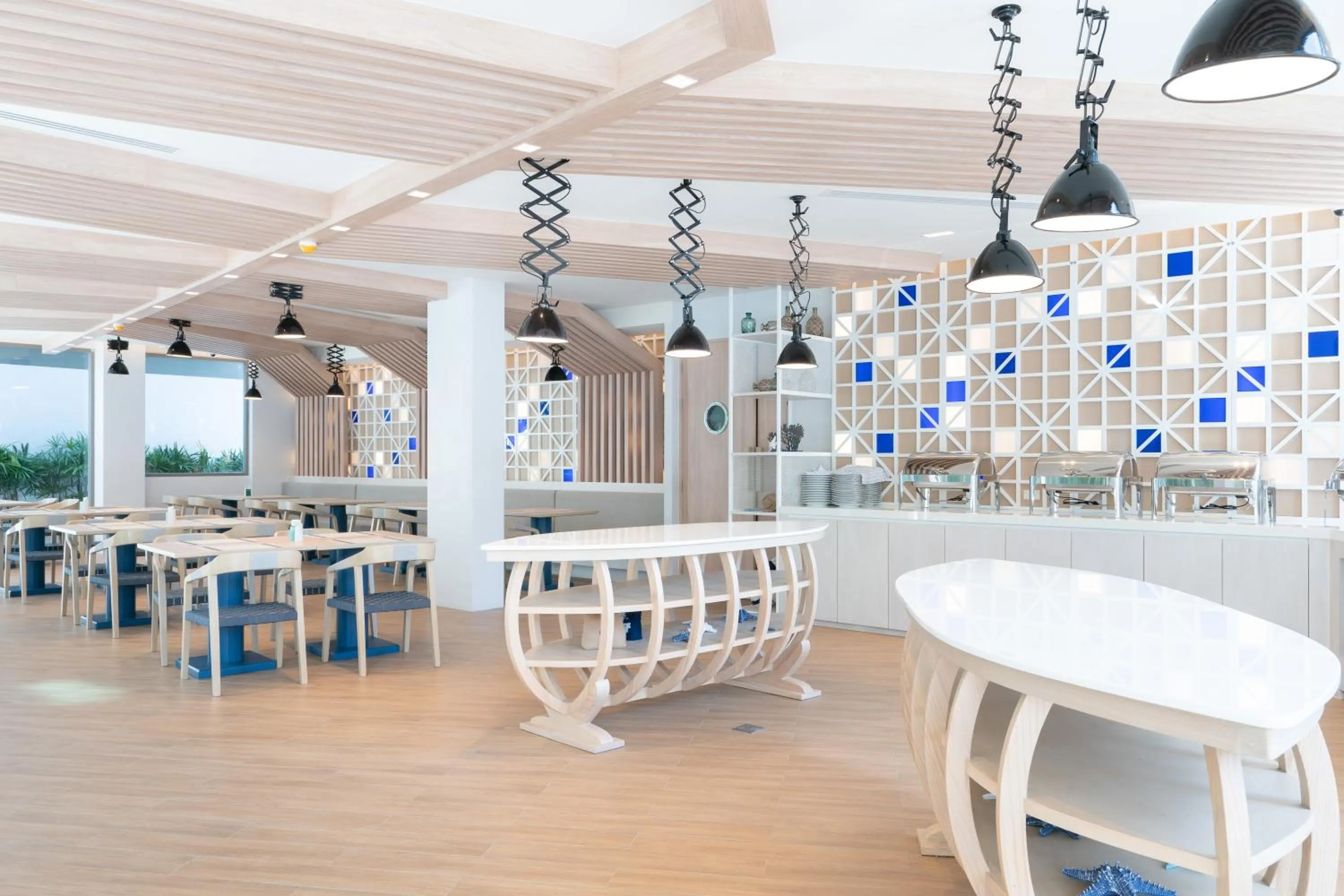 Restaurant/places to eat in Panwaburi Beachfront Resort - SHA Extra Plus