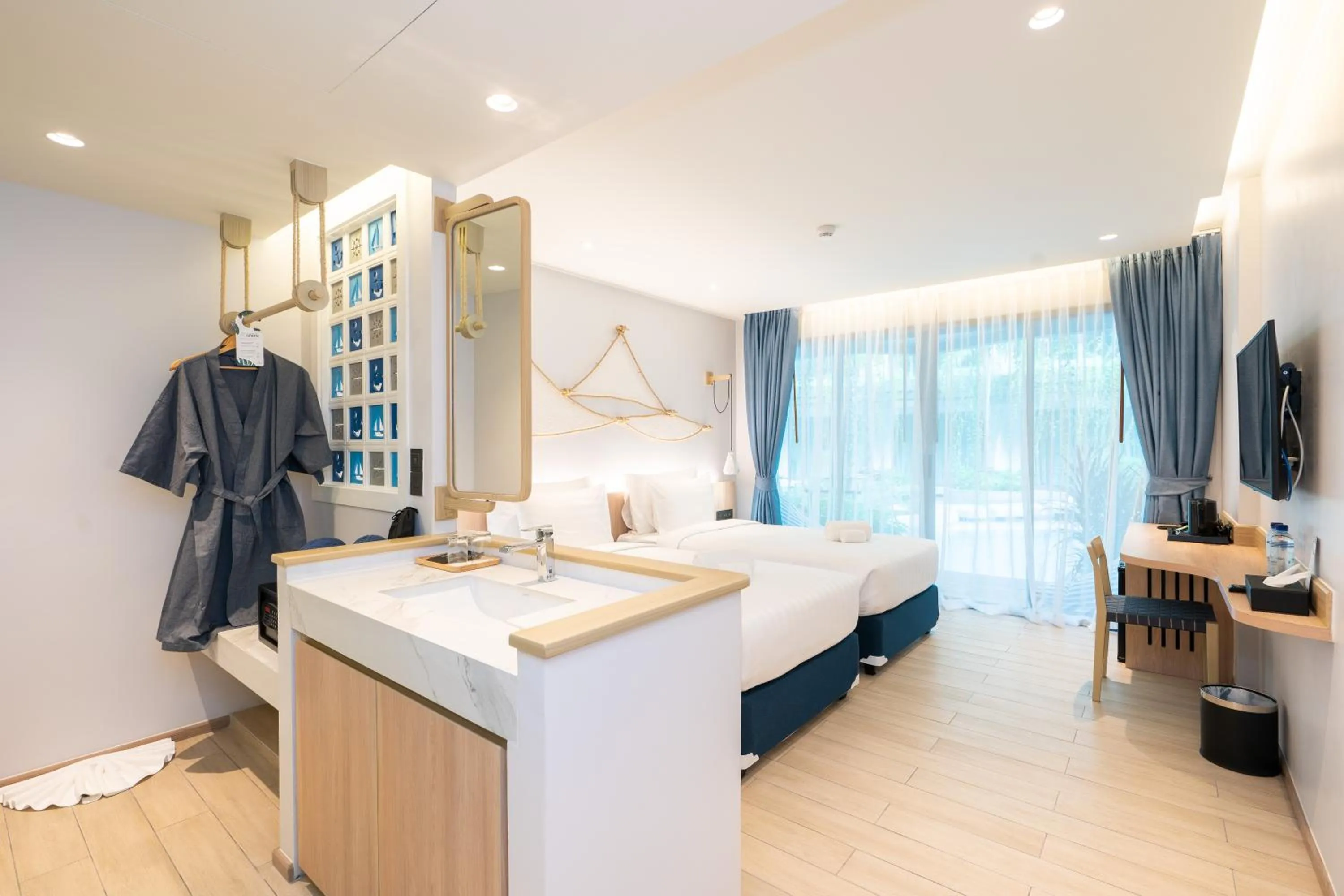 Bathroom, Bed in Panwaburi Beachfront Resort - SHA Extra Plus