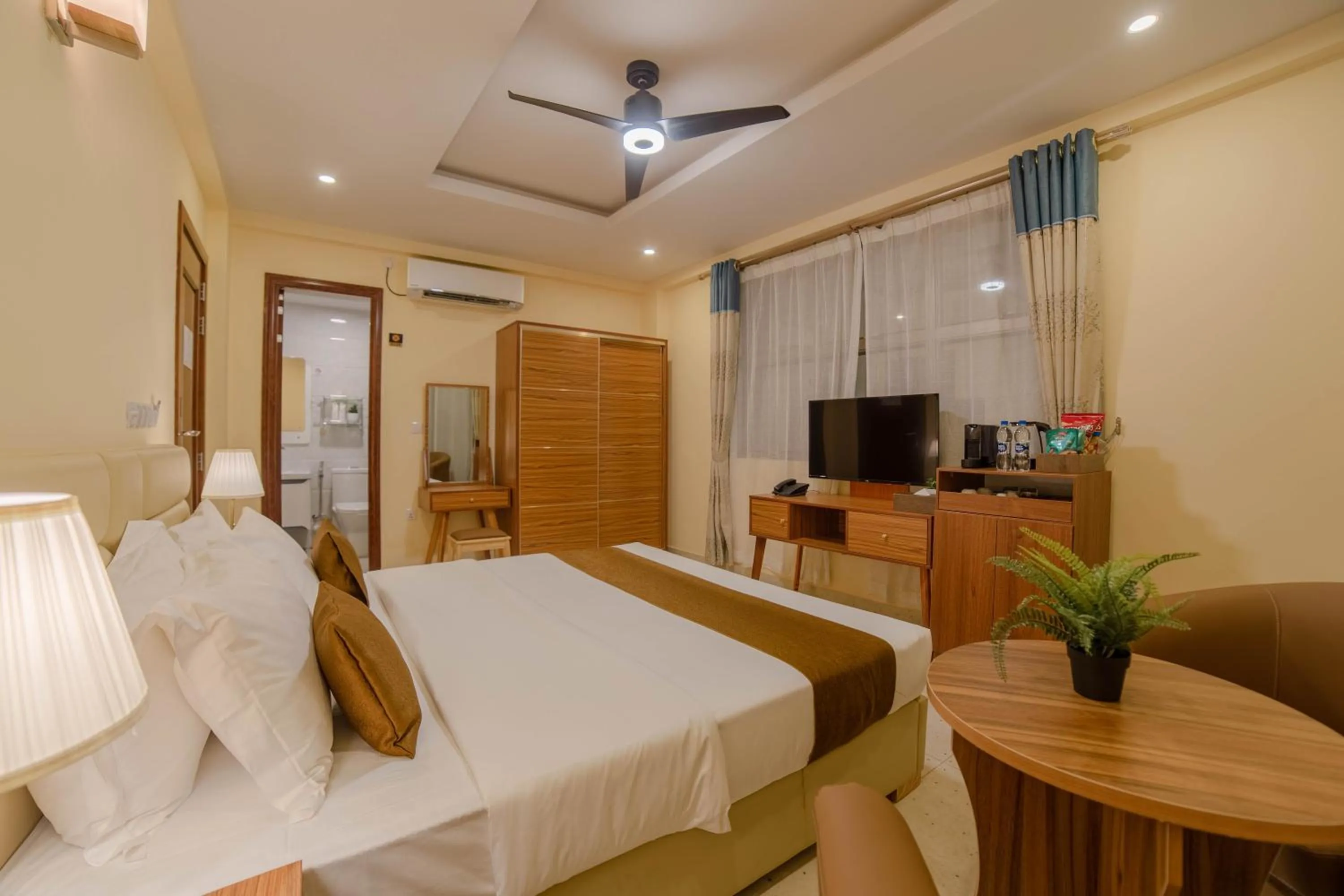 Bedroom, Bed in Amber Beach Hotel