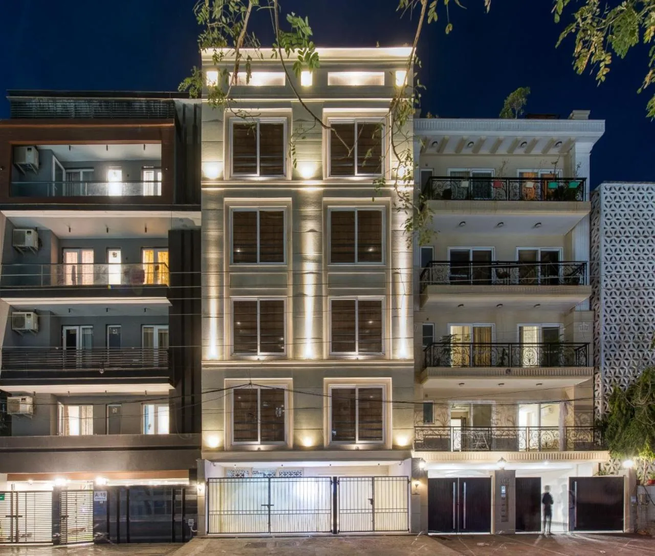 Property building in ROSASTAYS Gurugram Golf Course