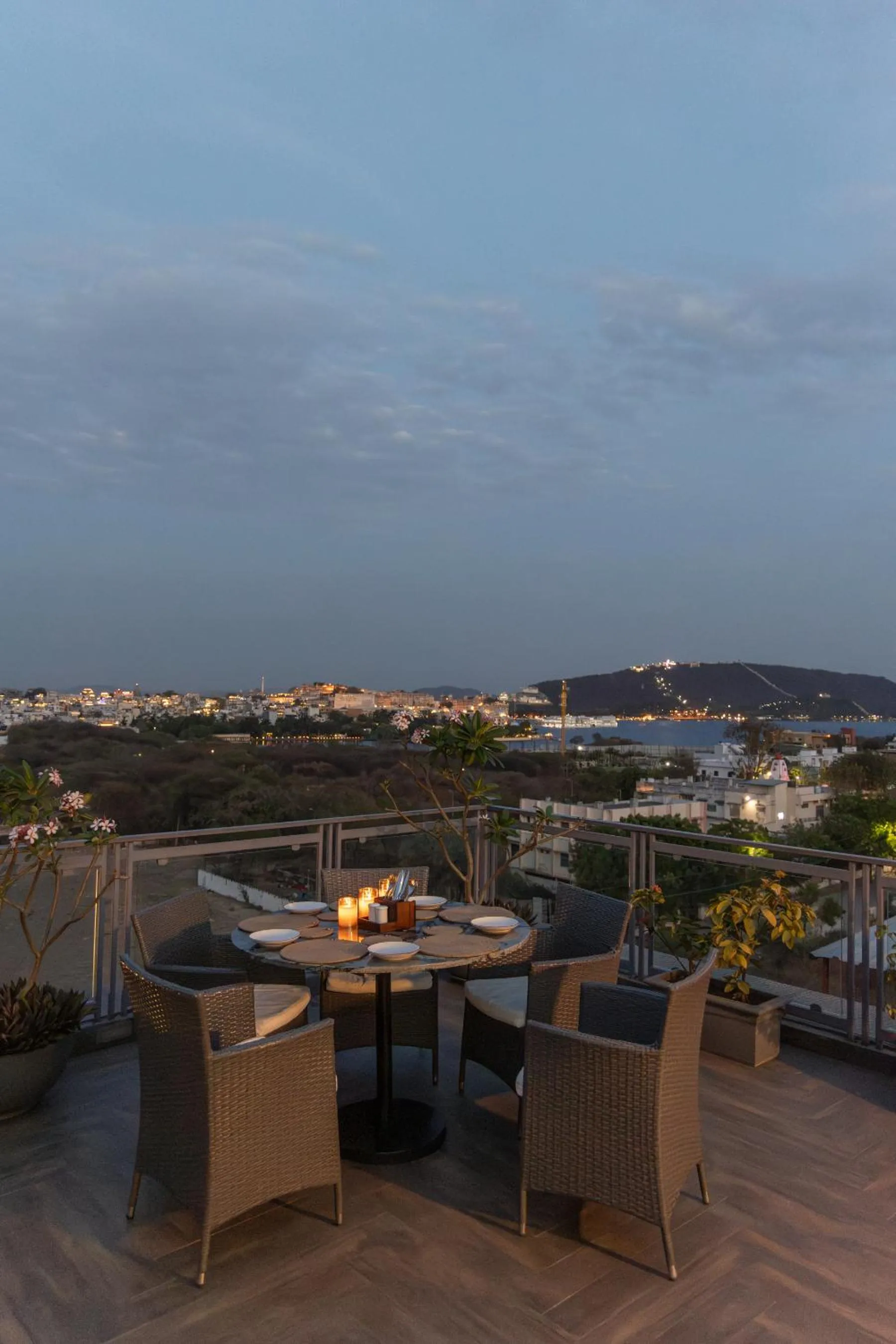 Restaurant/places to eat in Aura Boutique Hotel