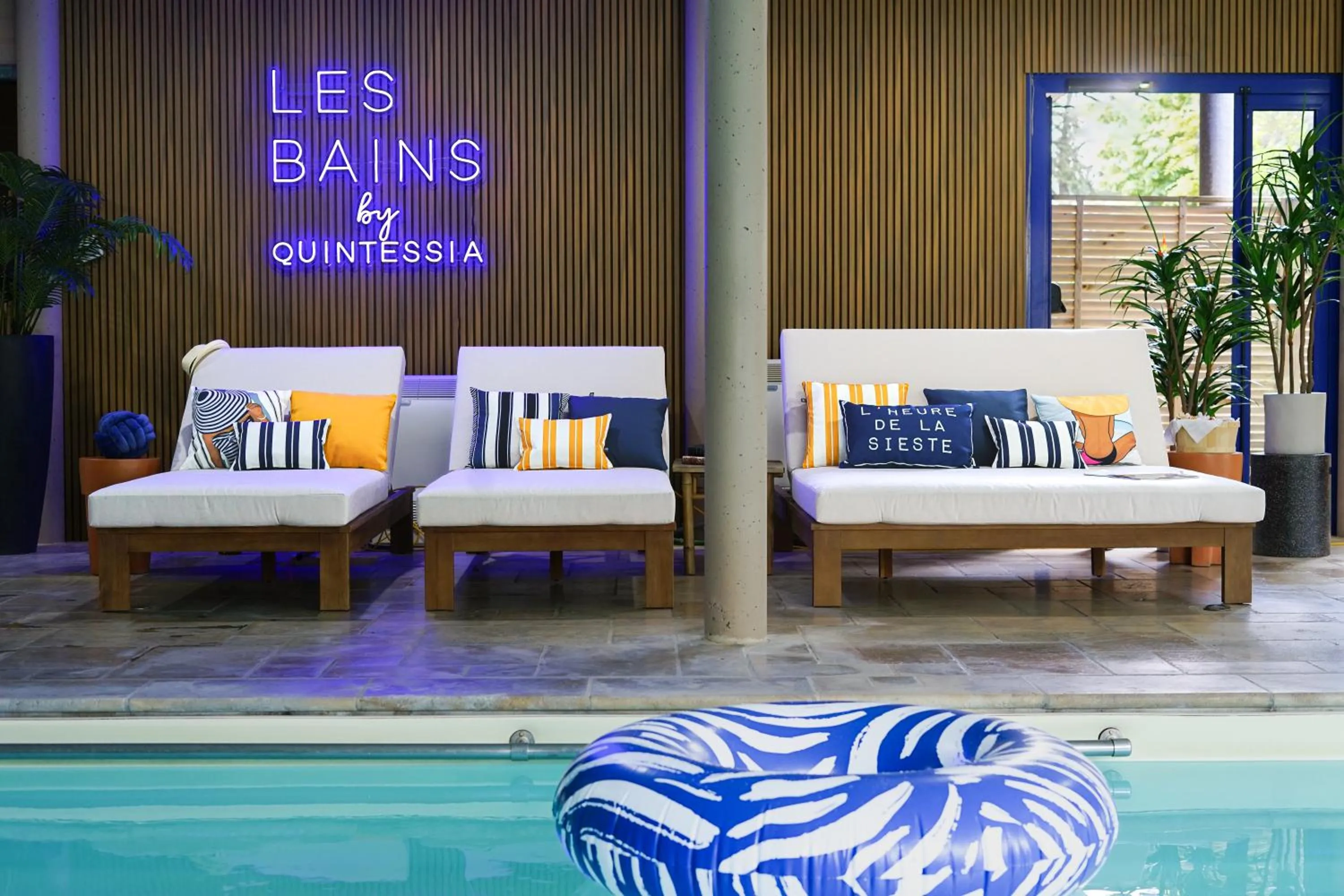 Swimming pool in Quintessia