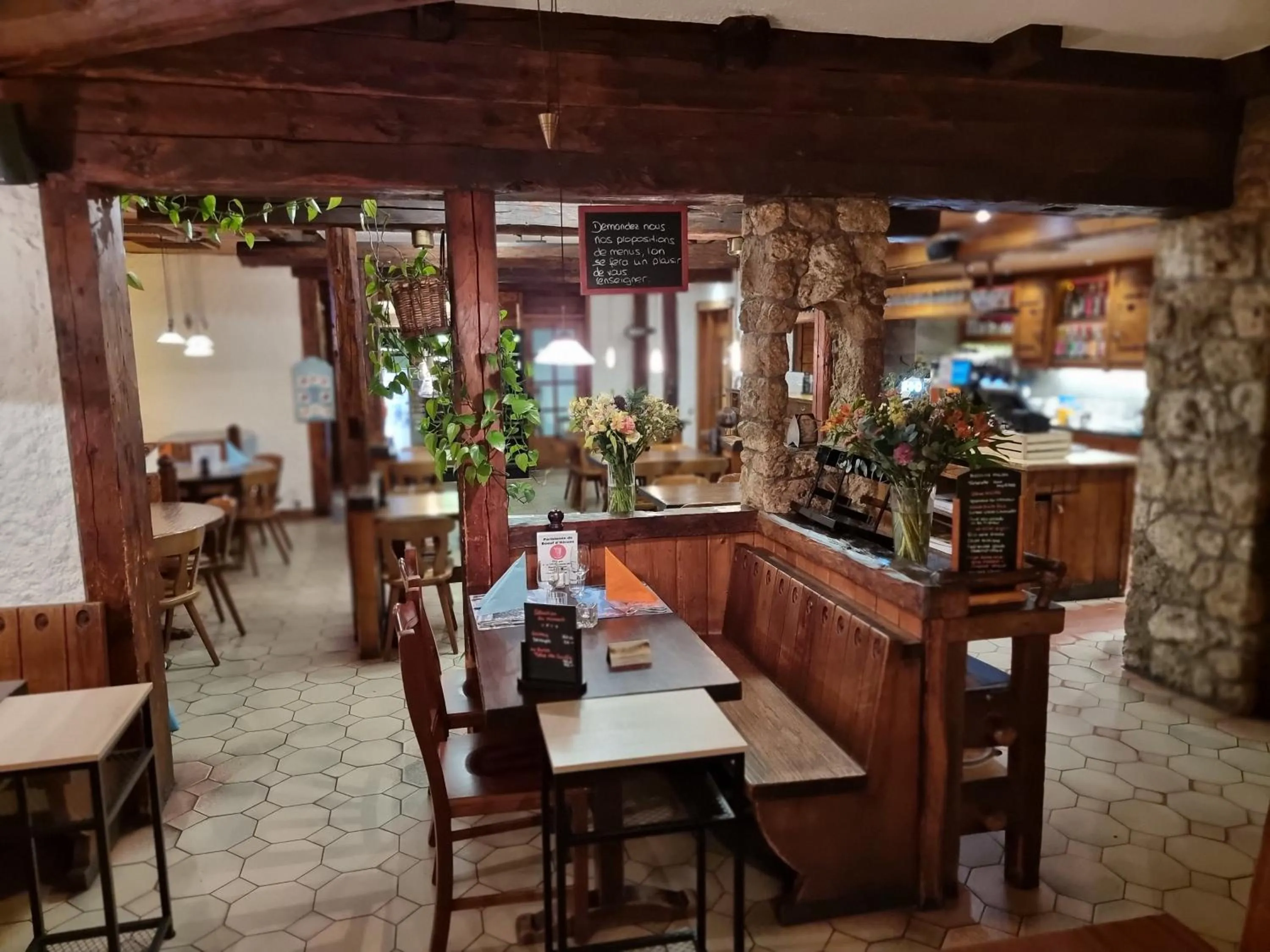 Restaurant/places to eat in Le Catogne