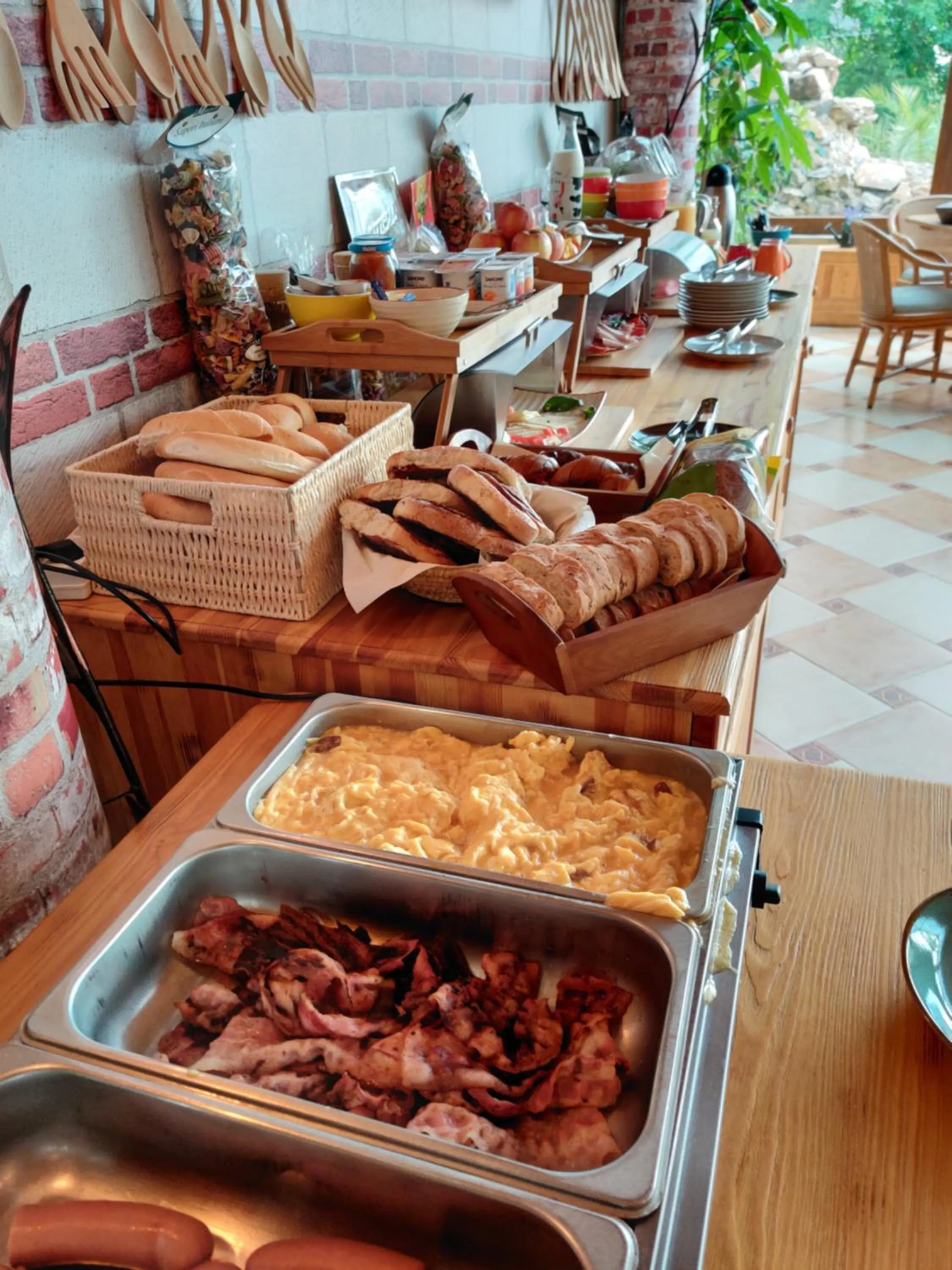 Breakfast in Platan Garden Rooms & Restaurant