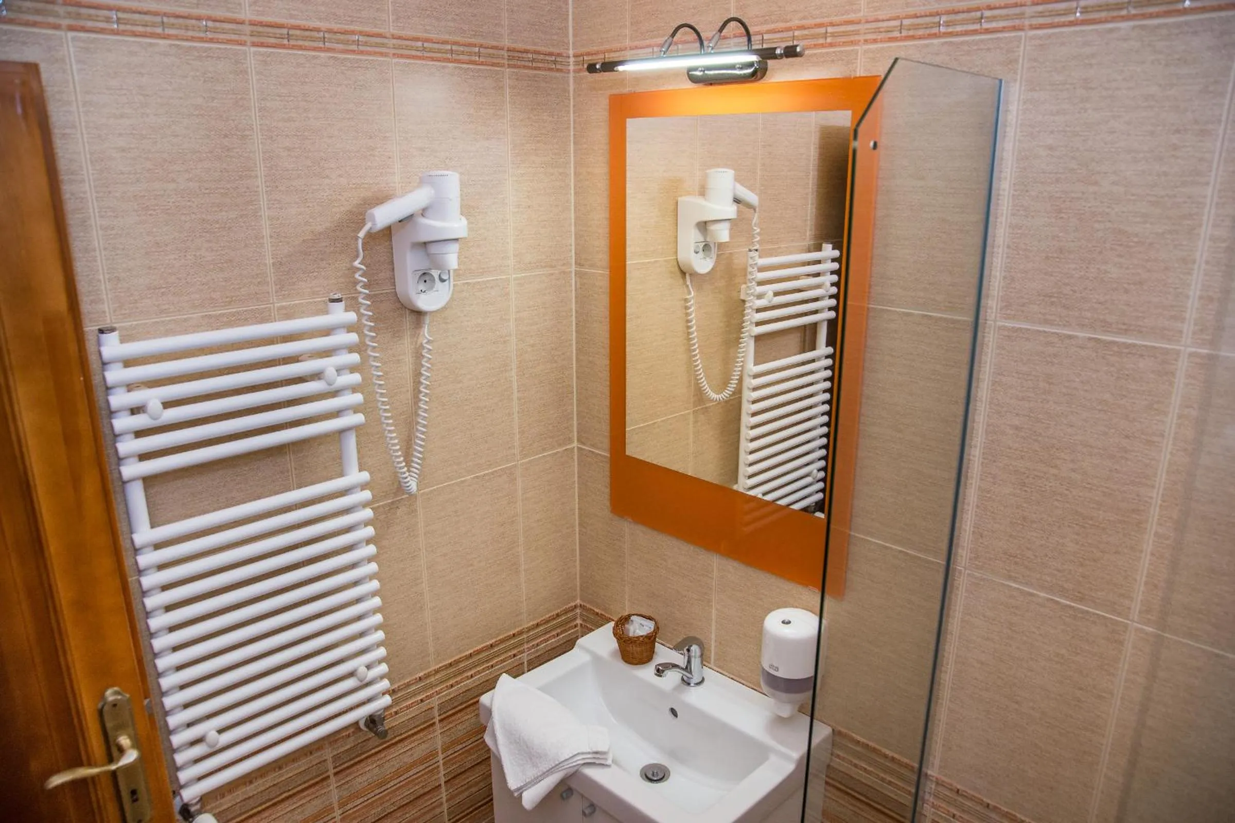 Bathroom in Platan Garden Rooms & Restaurant