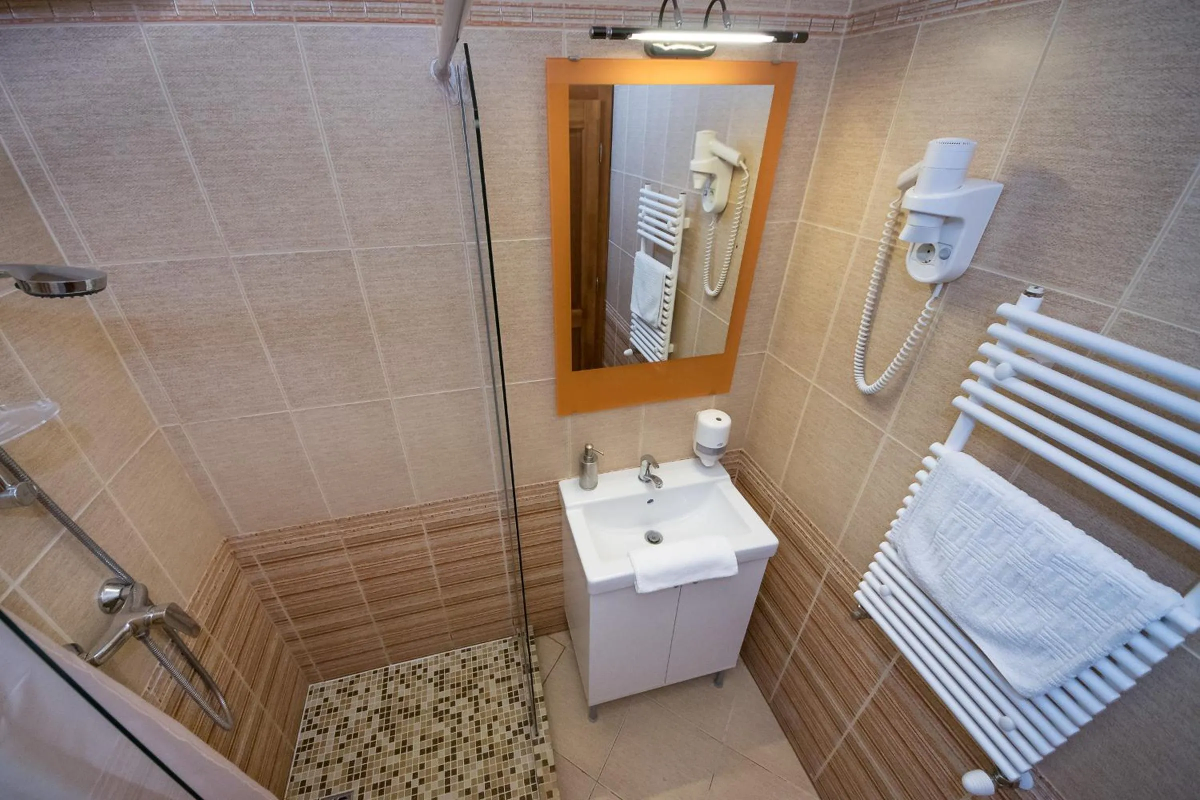 Bathroom in Platan Garden Rooms & Restaurant