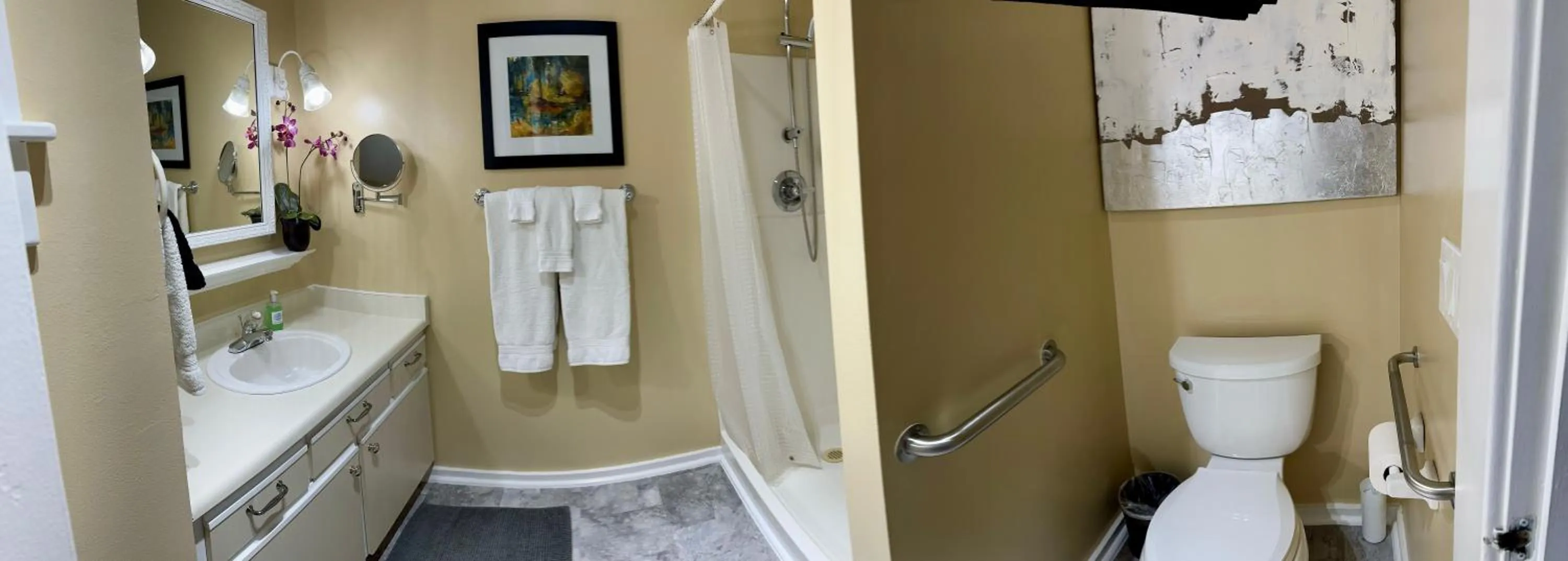 Shower in Bayberry Inn B&B and Oregon Wellness Retreat