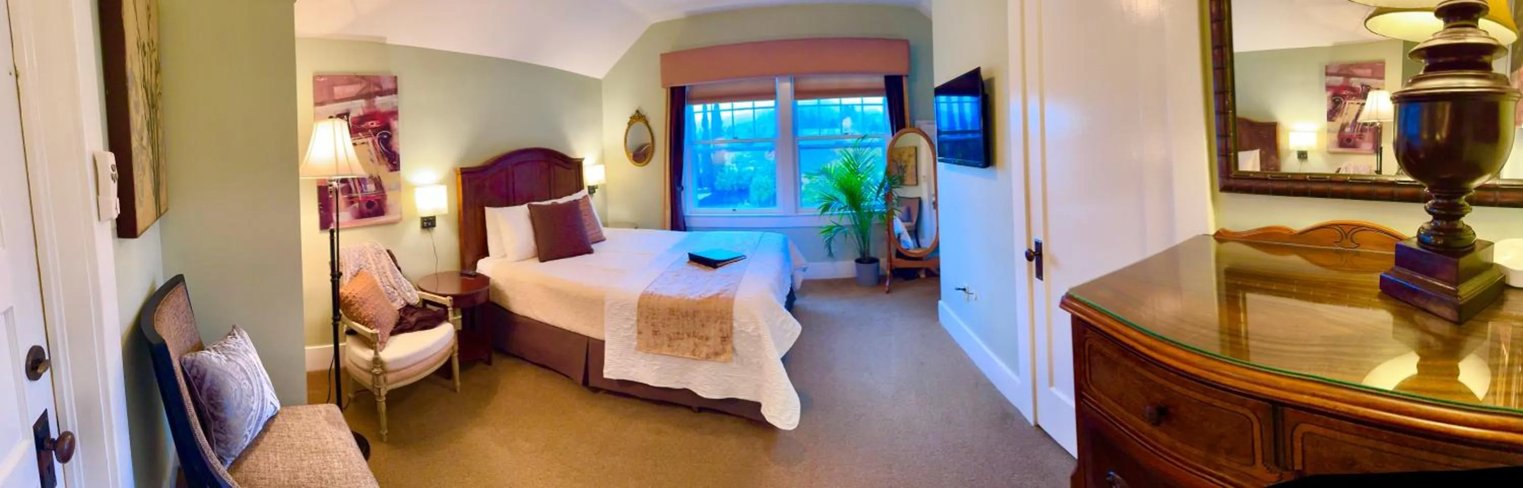 Photo of the whole room, Bed in Bayberry Inn B&B and Oregon Wellness Retreat