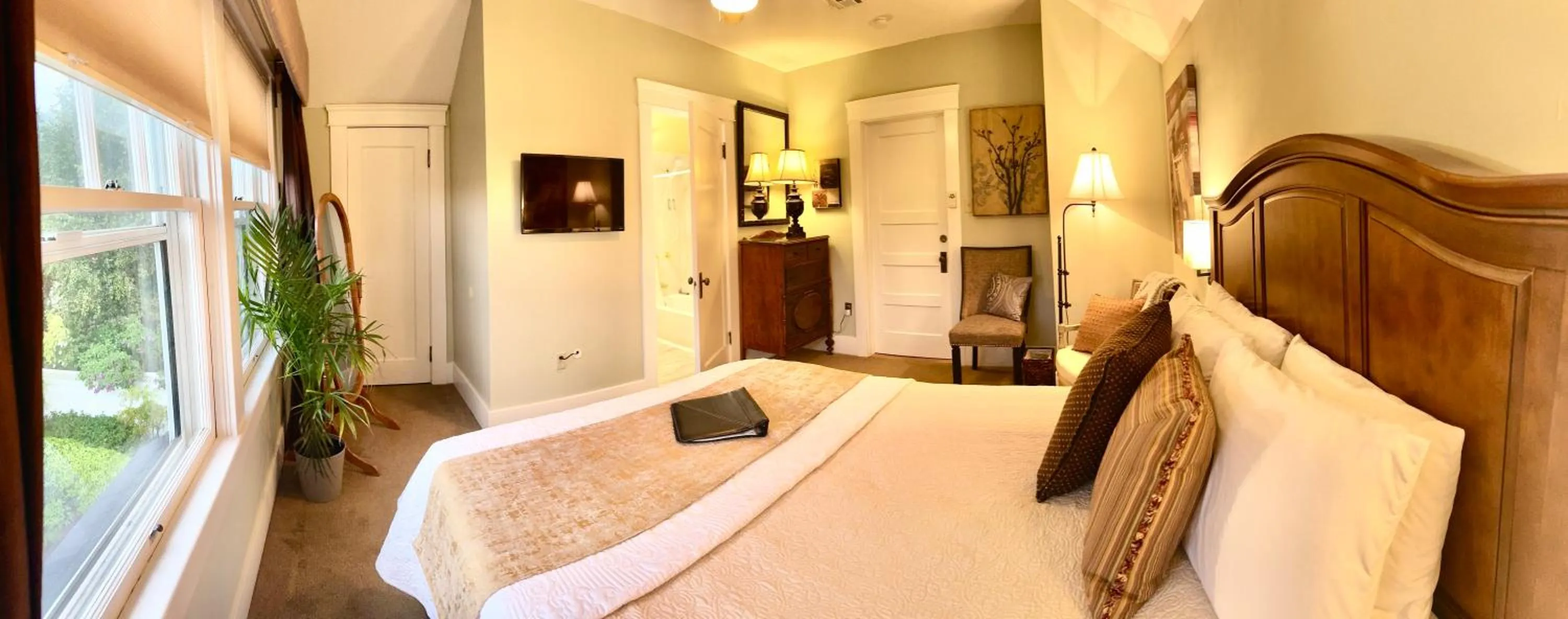 Photo of the whole room, Bed in Bayberry Inn B&B and Oregon Wellness Retreat